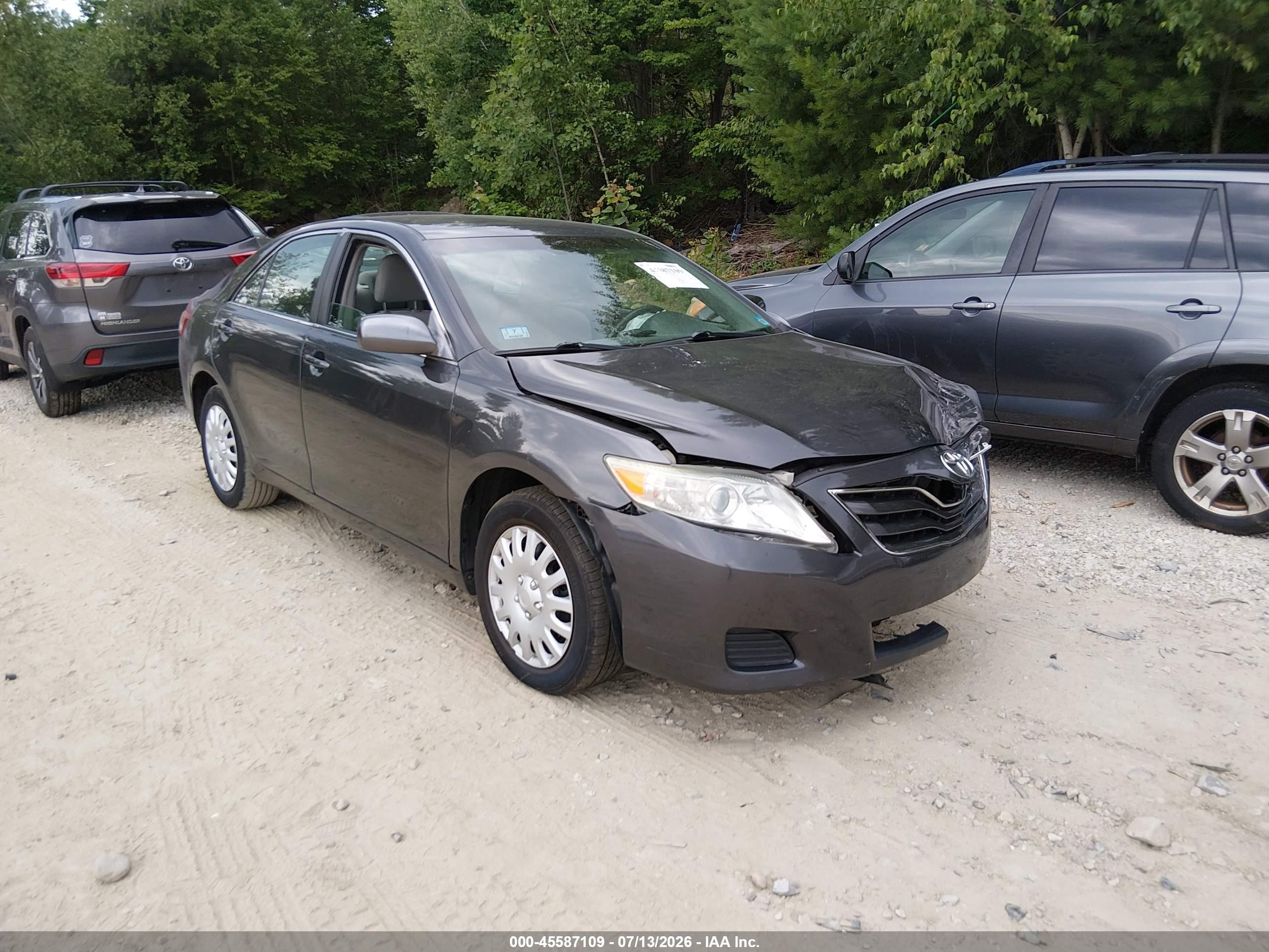 2011 Toyota Camry Le Gray vin: 4T1BF3EK8BU589471