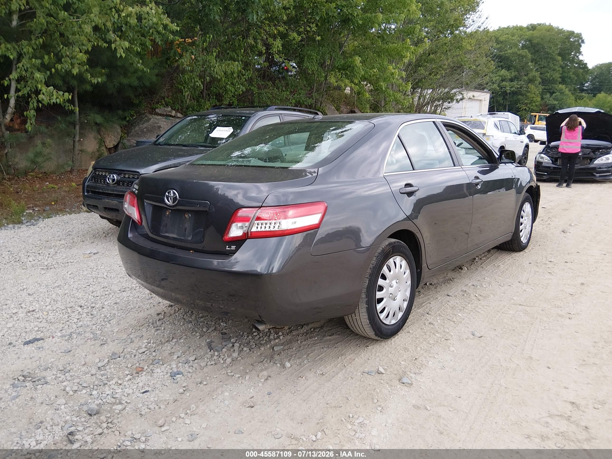 2011 Toyota Camry Le Gray vin: 4T1BF3EK8BU589471