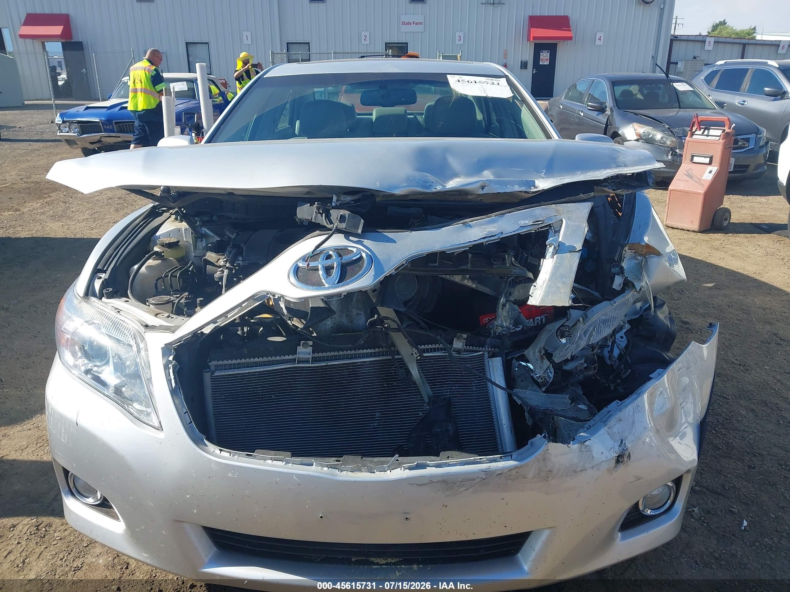 2011 Toyota Camry Xle Silver vin: 4T1BF3EK8BU598297
