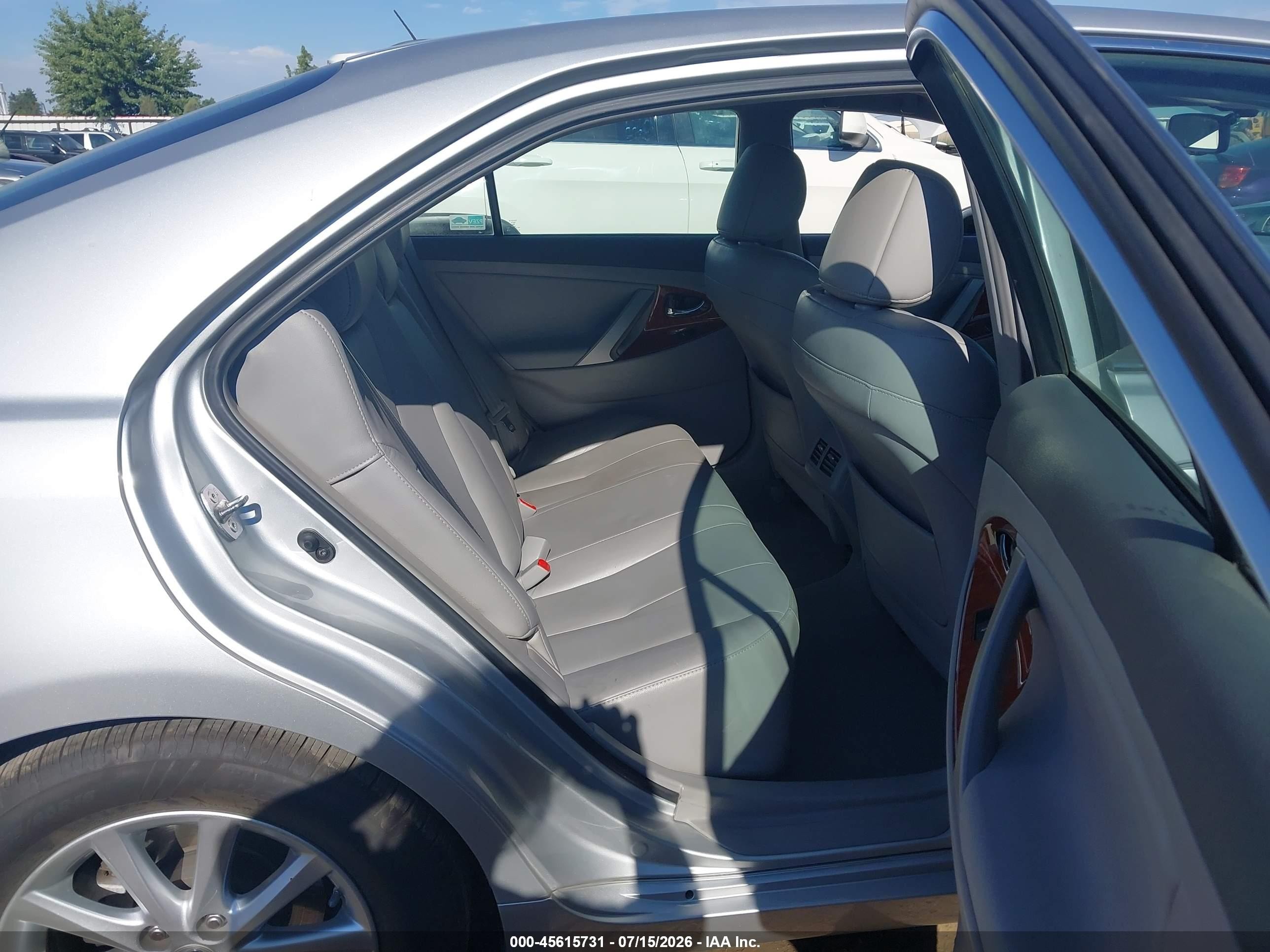 2011 Toyota Camry Xle Silver vin: 4T1BF3EK8BU598297