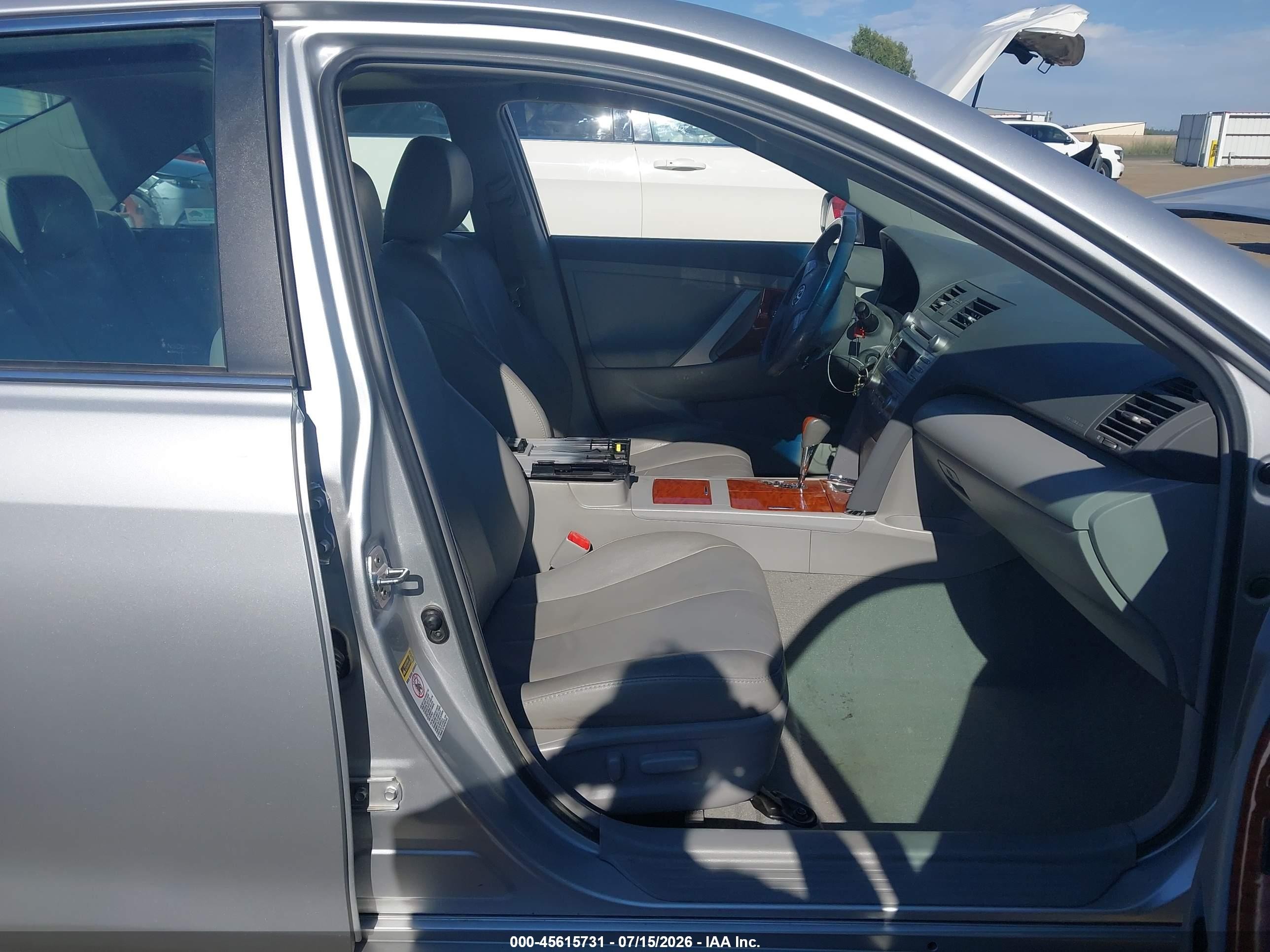 2011 Toyota Camry Xle Silver vin: 4T1BF3EK8BU598297