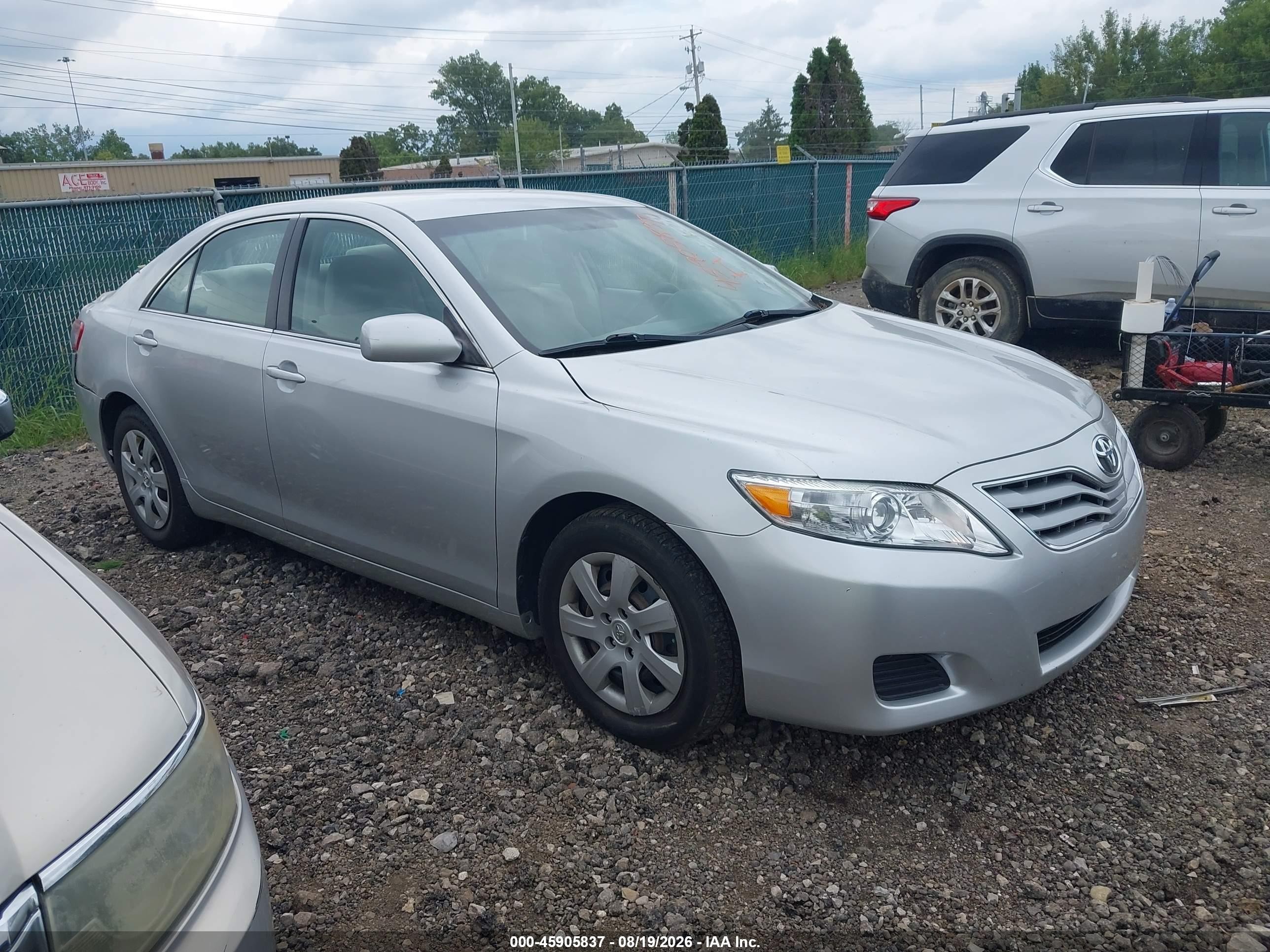 2011 Toyota Camry Le Silver vin: 4T1BF3EK8BU603045