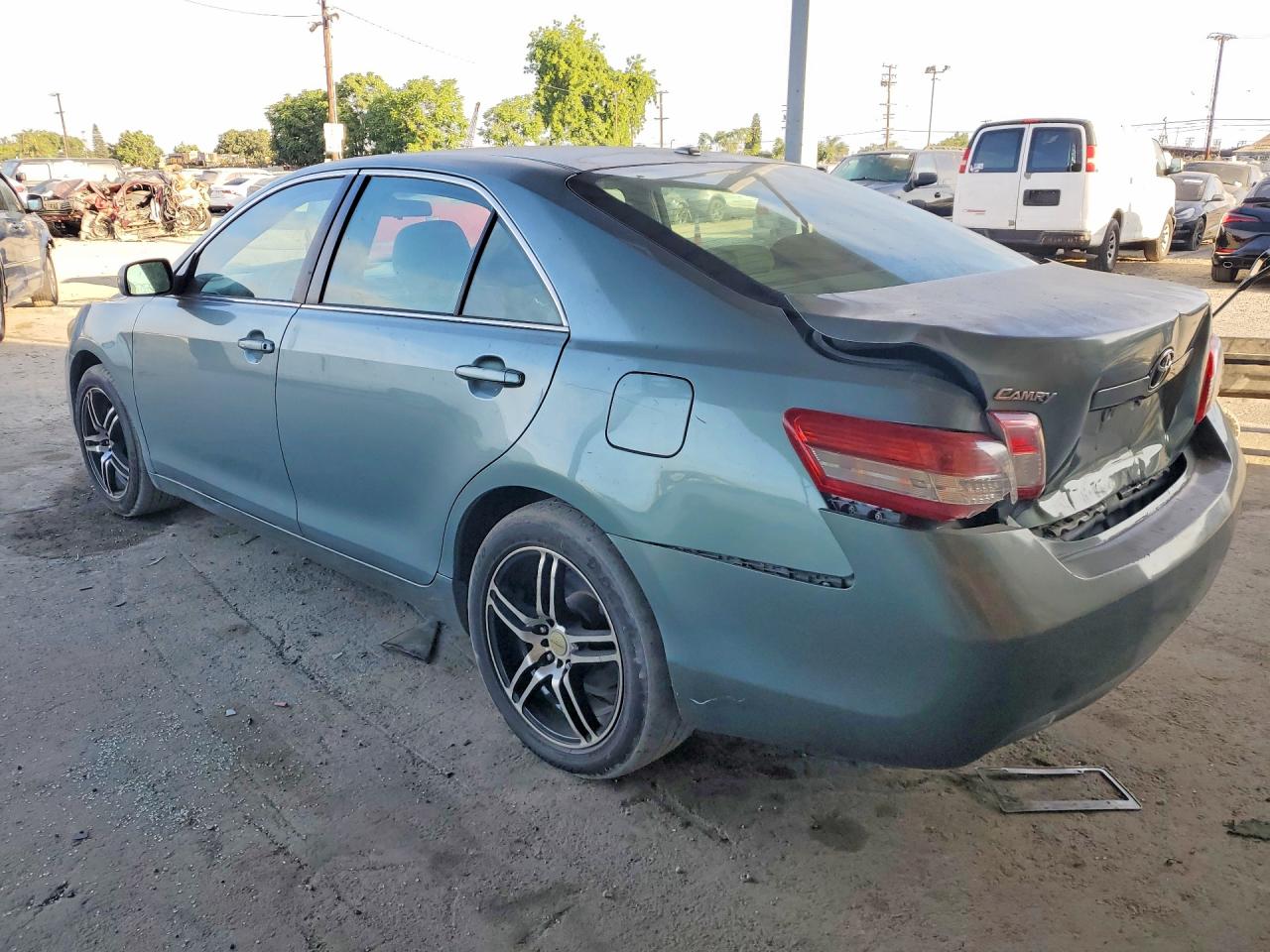 2011 Toyota Camry Le Gray vin: 4T1BF3EK8BU617477