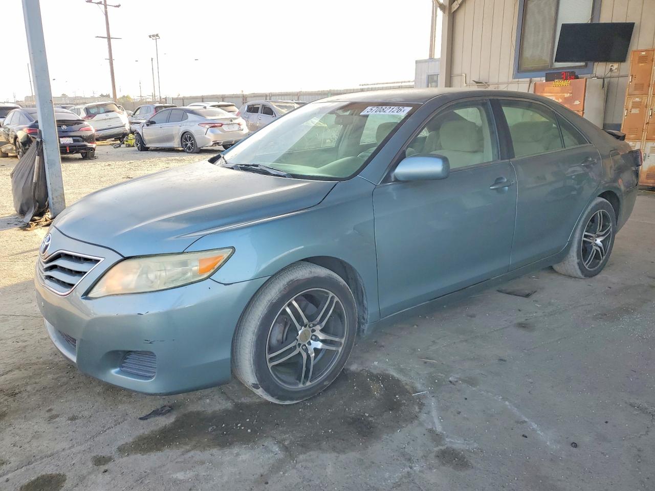2011 Toyota Camry Le Gray vin: 4T1BF3EK8BU617477