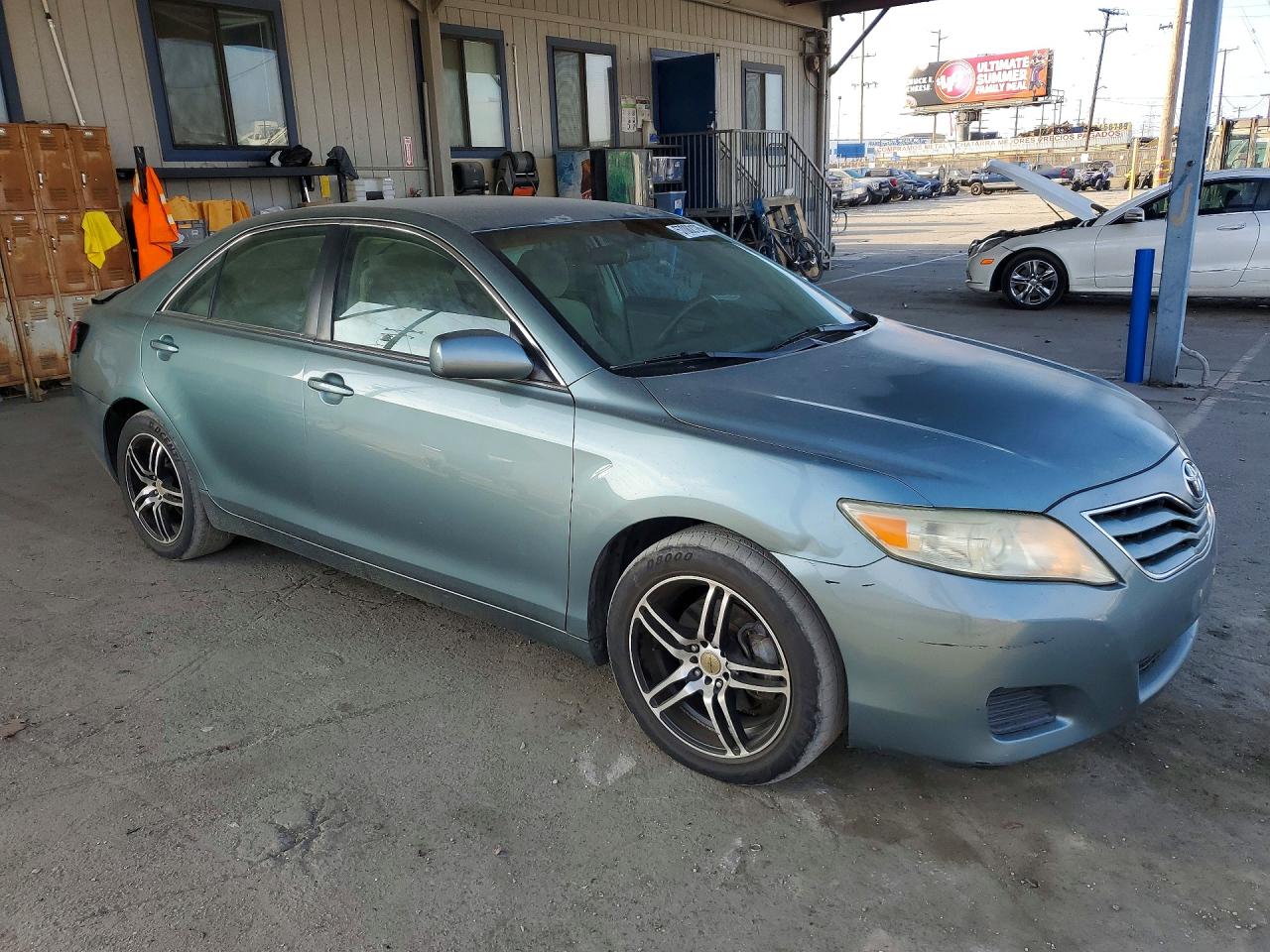 2011 Toyota Camry Le Gray vin: 4T1BF3EK8BU617477