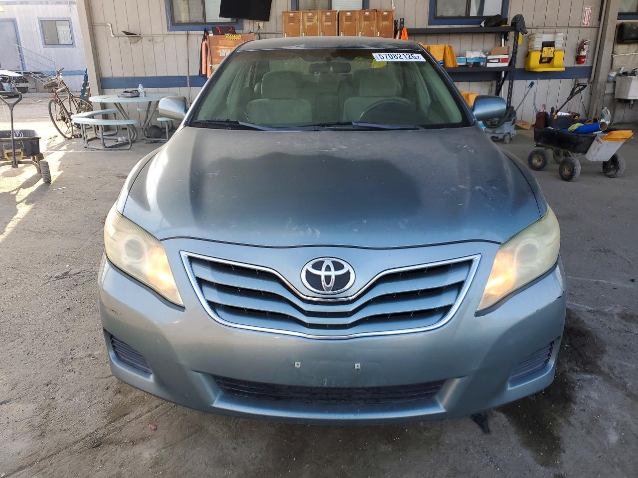 2011 Toyota Camry Le Gray vin: 4T1BF3EK8BU617477