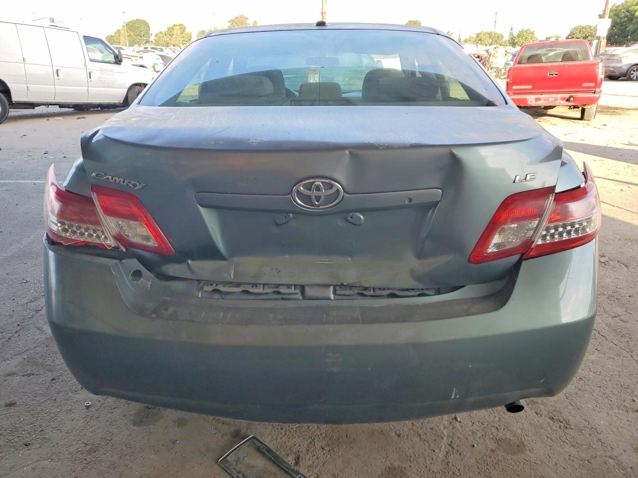 2011 Toyota Camry Le Gray vin: 4T1BF3EK8BU617477