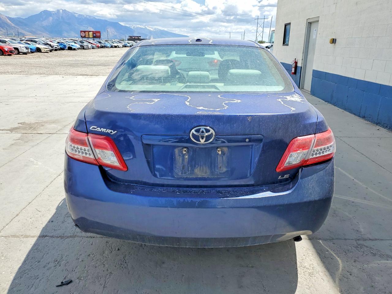 2011 Toyota Camry Le Blue vin: 4T1BF3EK8BU618631