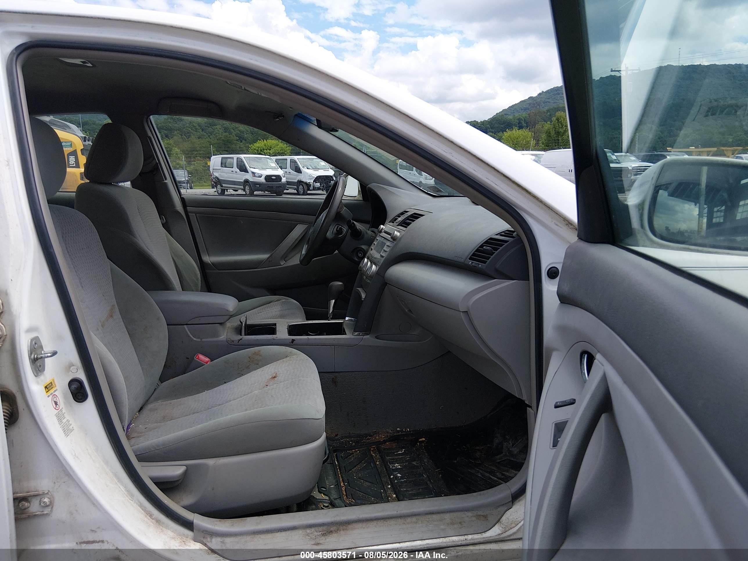 2011 Toyota Camry Le White vin: 4T1BF3EK8BU633047