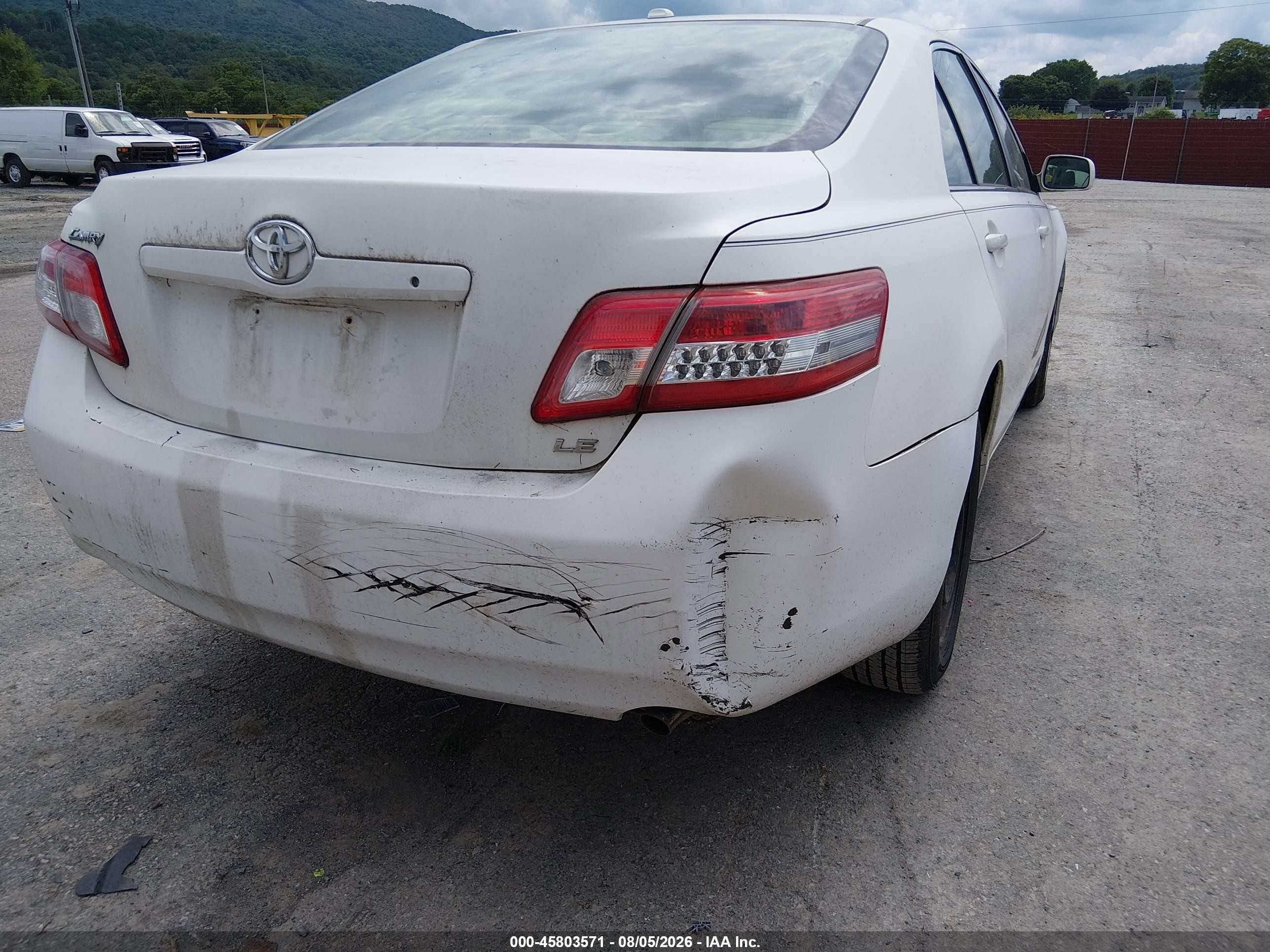 2011 Toyota Camry Le White vin: 4T1BF3EK8BU633047