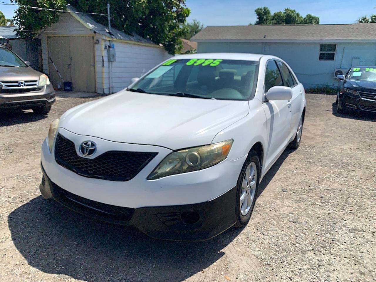 2011 Toyota Camry Le White vin: 4T1BF3EK8BU634165