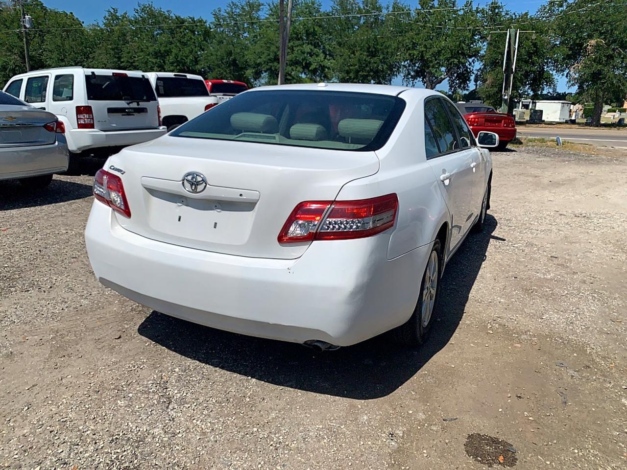 2011 Toyota Camry Le White vin: 4T1BF3EK8BU634165