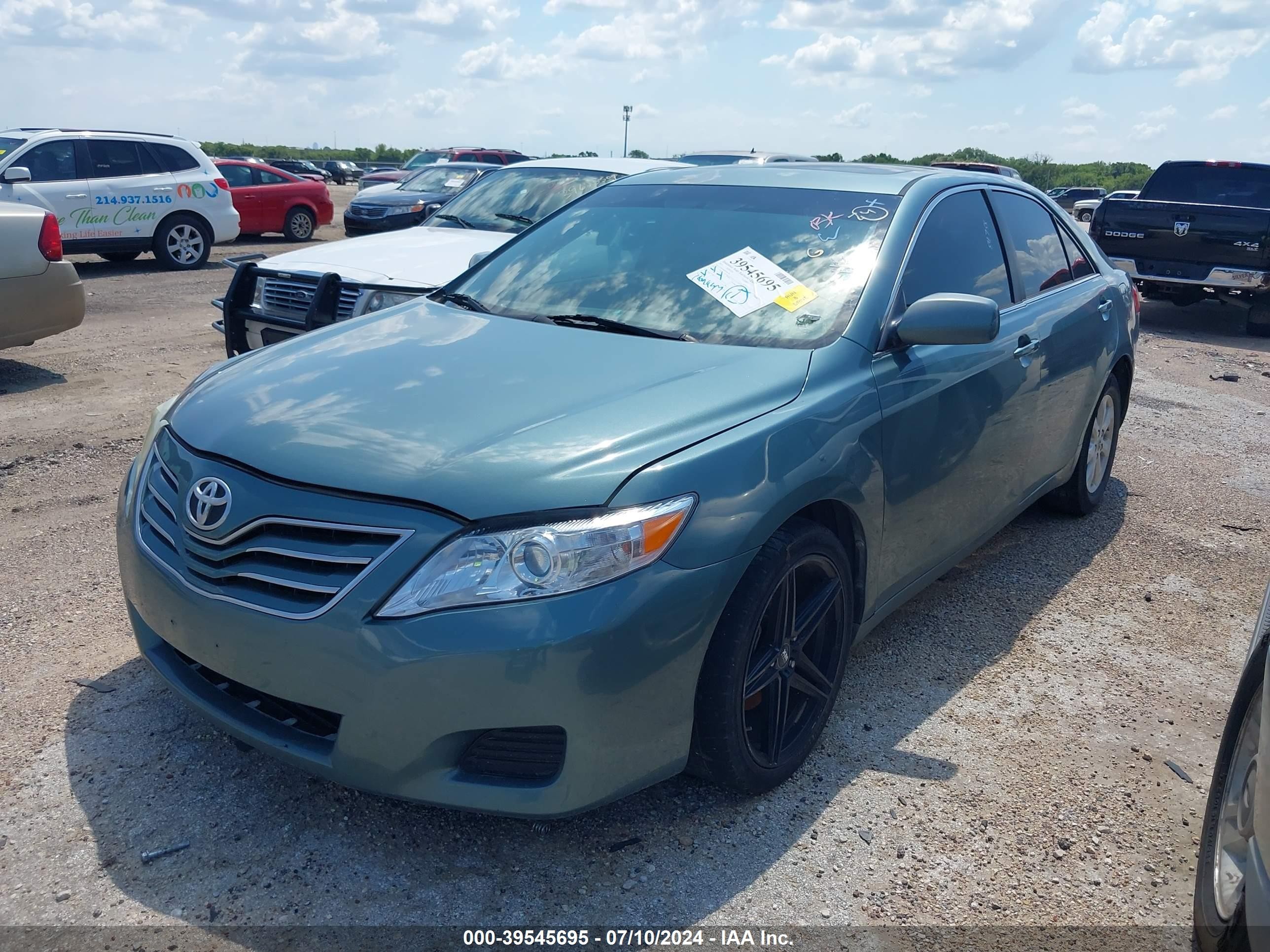 2011 Toyota Camry Le Green vin: 4T1BF3EK8BU641536