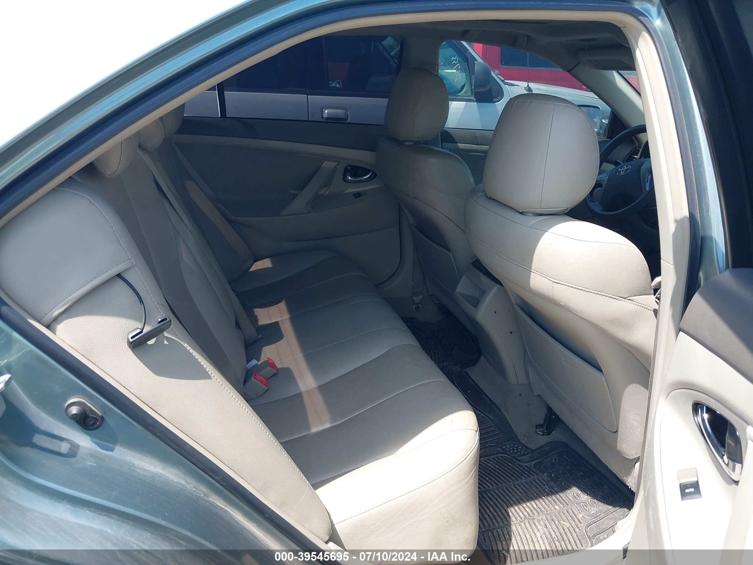 2011 Toyota Camry Le Green vin: 4T1BF3EK8BU641536
