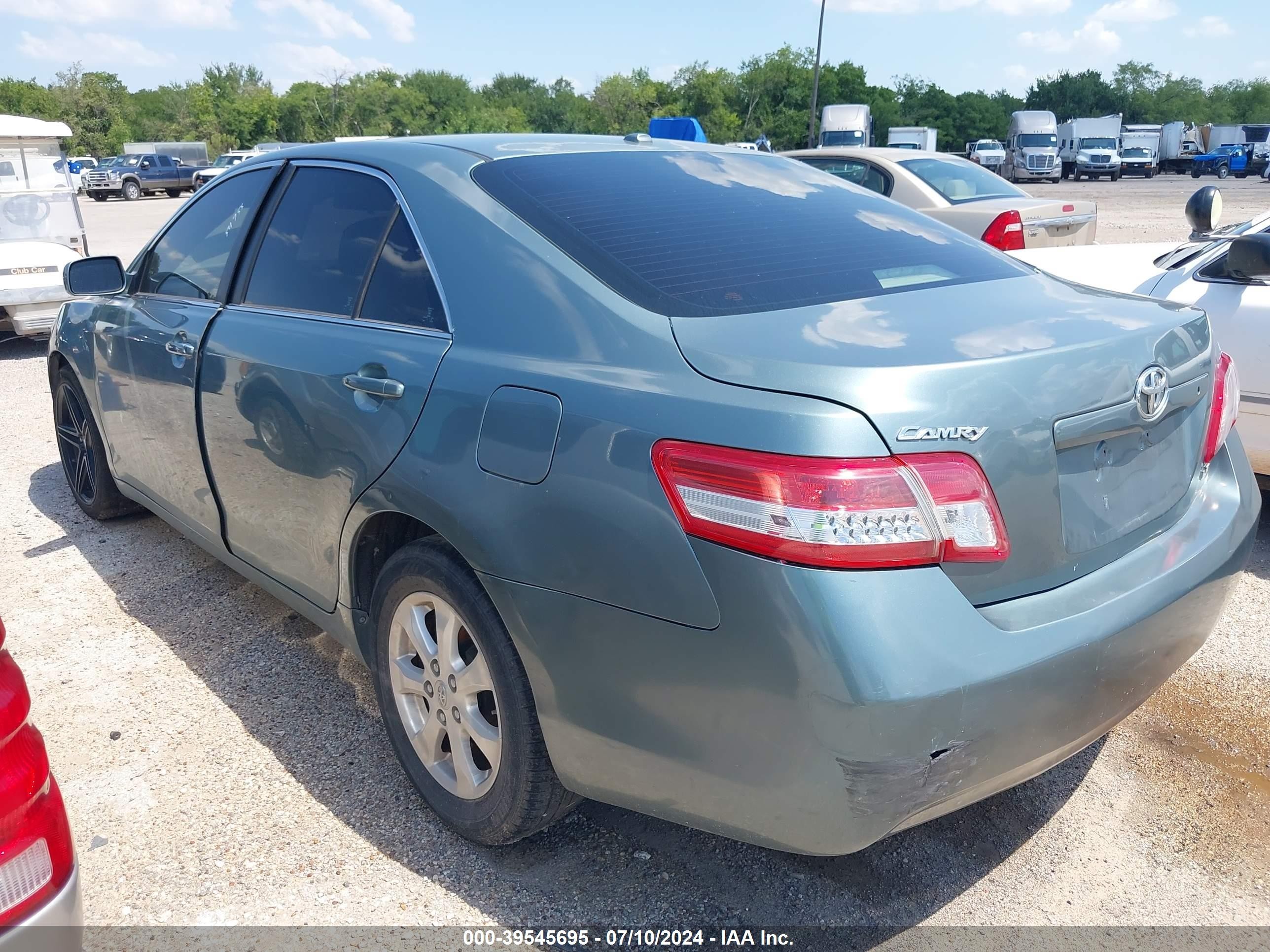 2011 Toyota Camry Le Green vin: 4T1BF3EK8BU641536