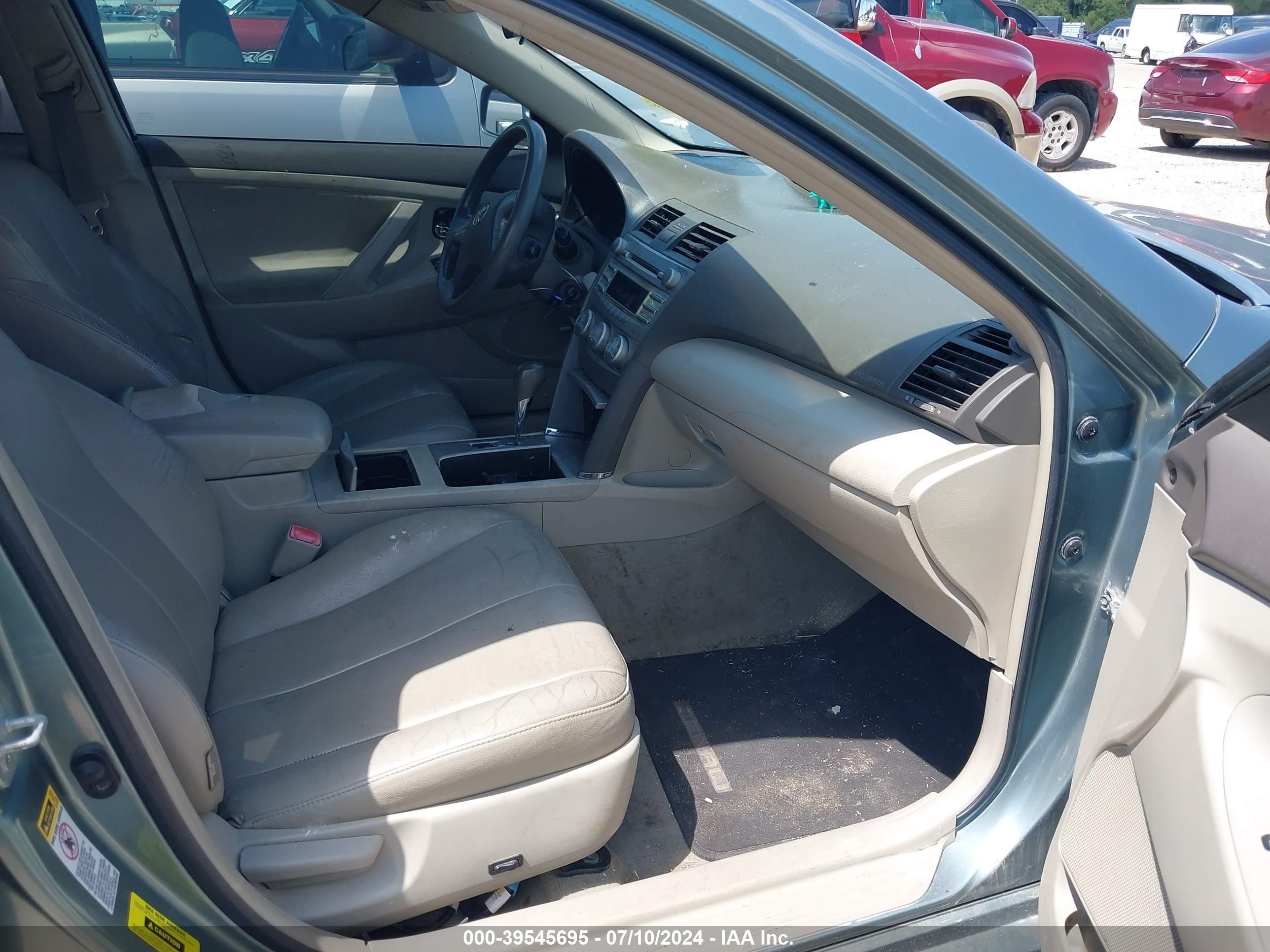 2011 Toyota Camry Le Green vin: 4T1BF3EK8BU641536