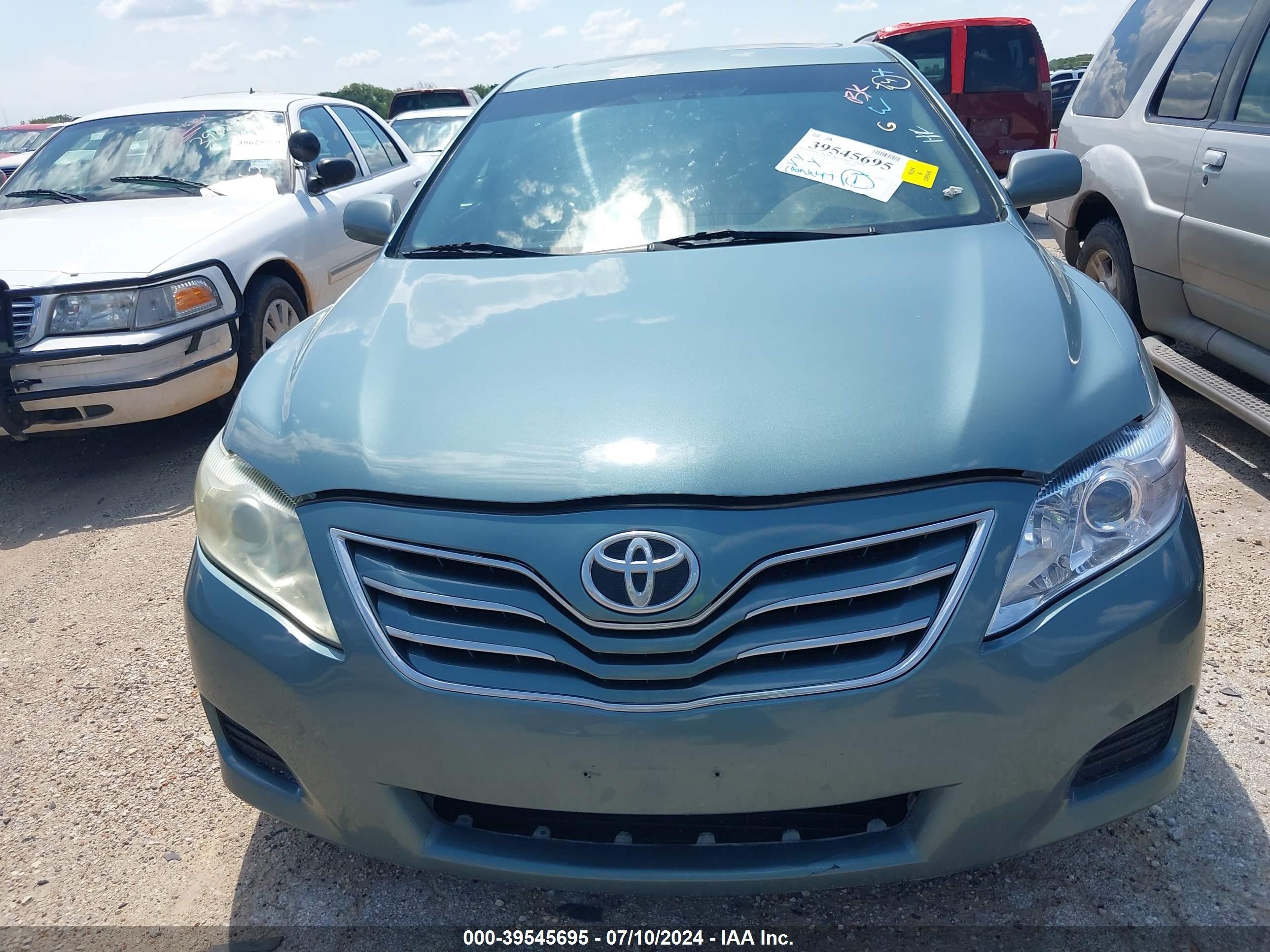 2011 Toyota Camry Le Green vin: 4T1BF3EK8BU641536