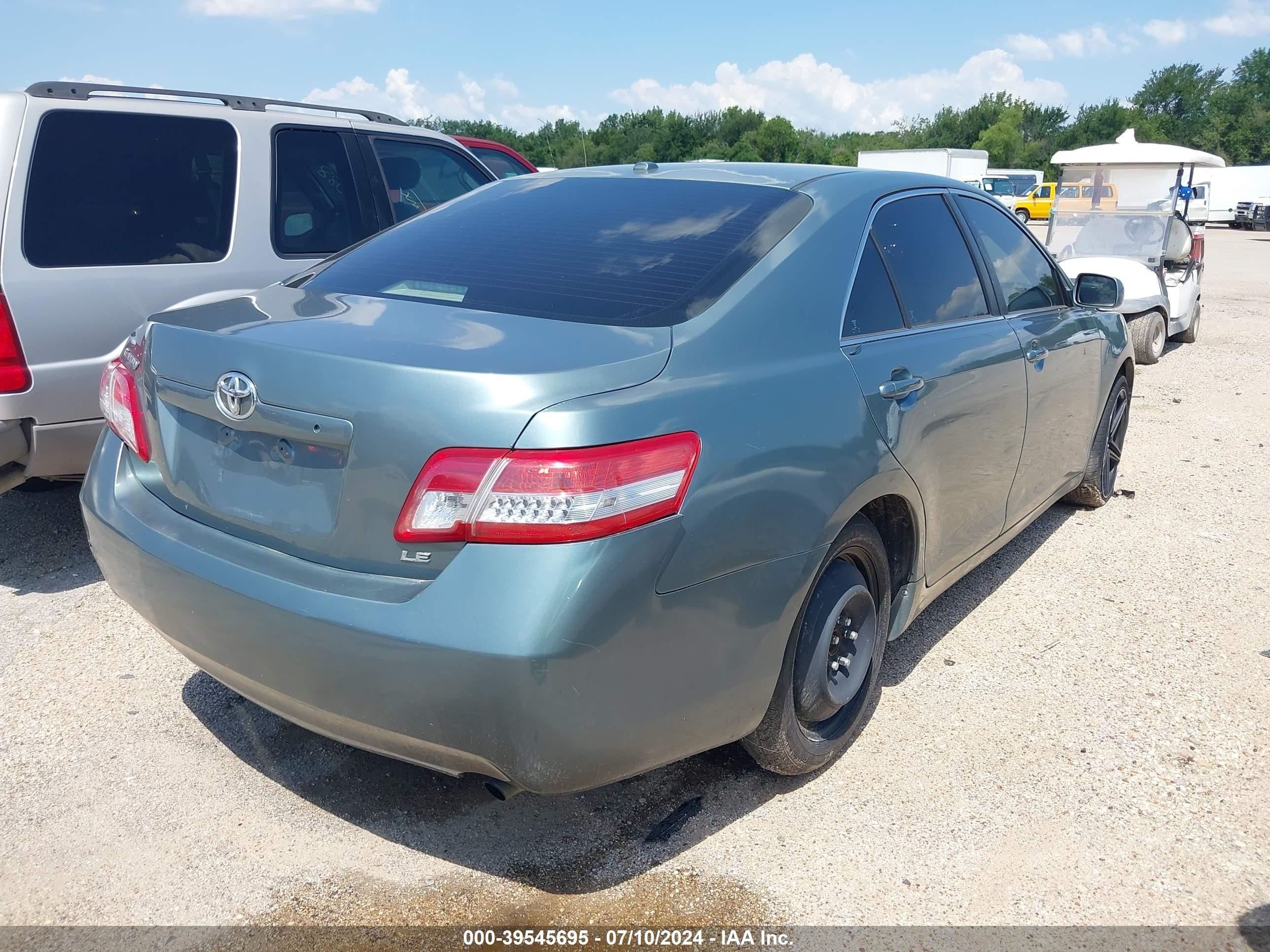 2011 Toyota Camry Le Green vin: 4T1BF3EK8BU641536