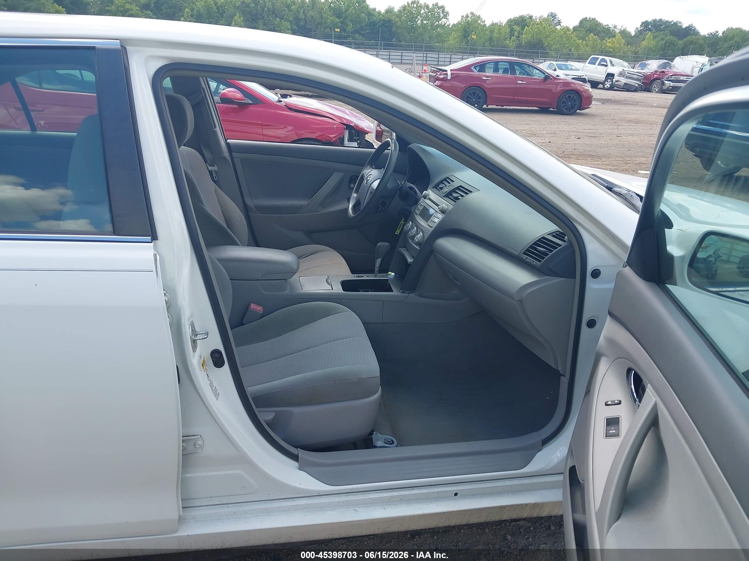 2011 Toyota Camry Le White vin: 4T1BF3EK8BU649247