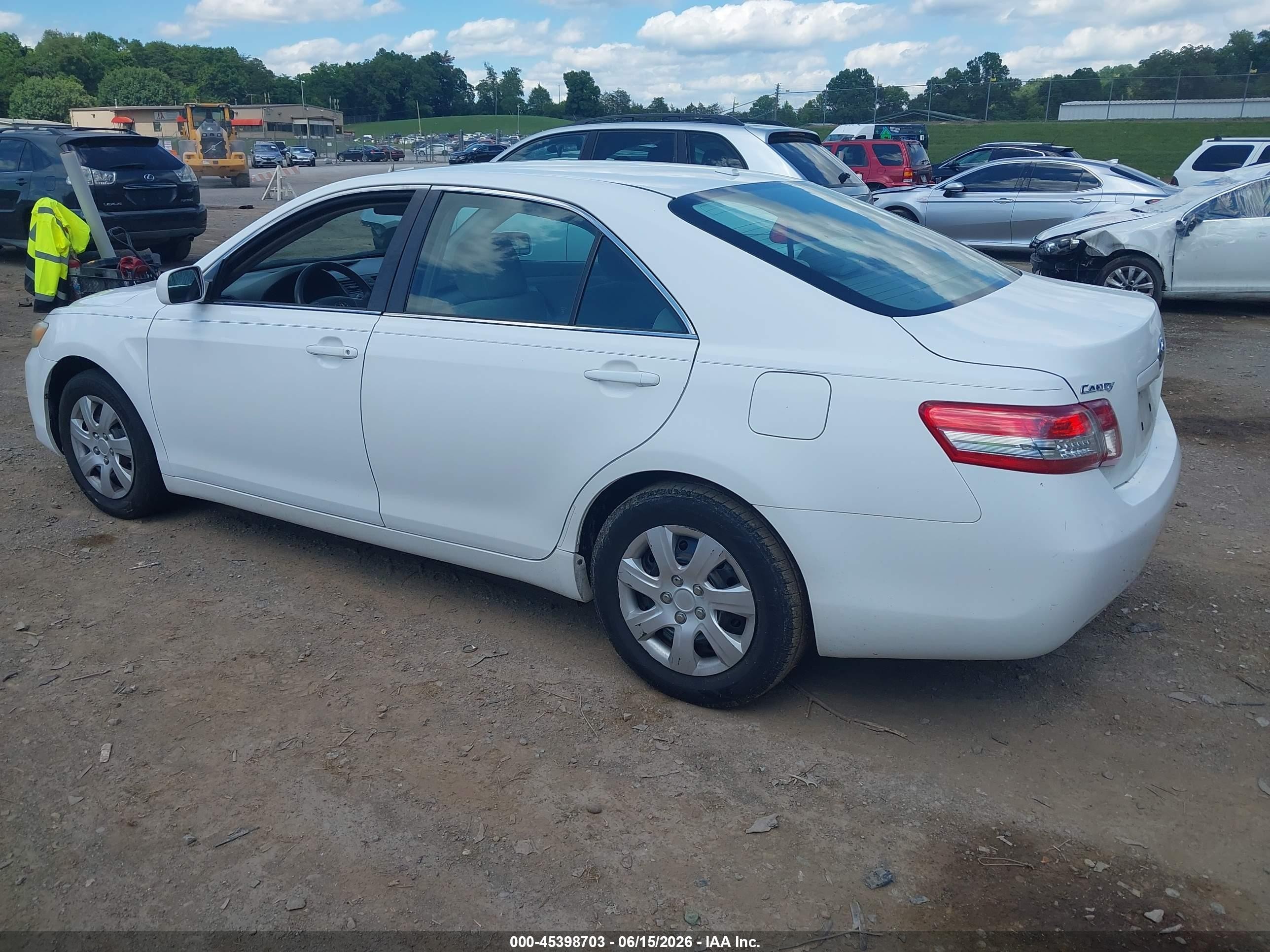 2011 Toyota Camry Le White vin: 4T1BF3EK8BU649247