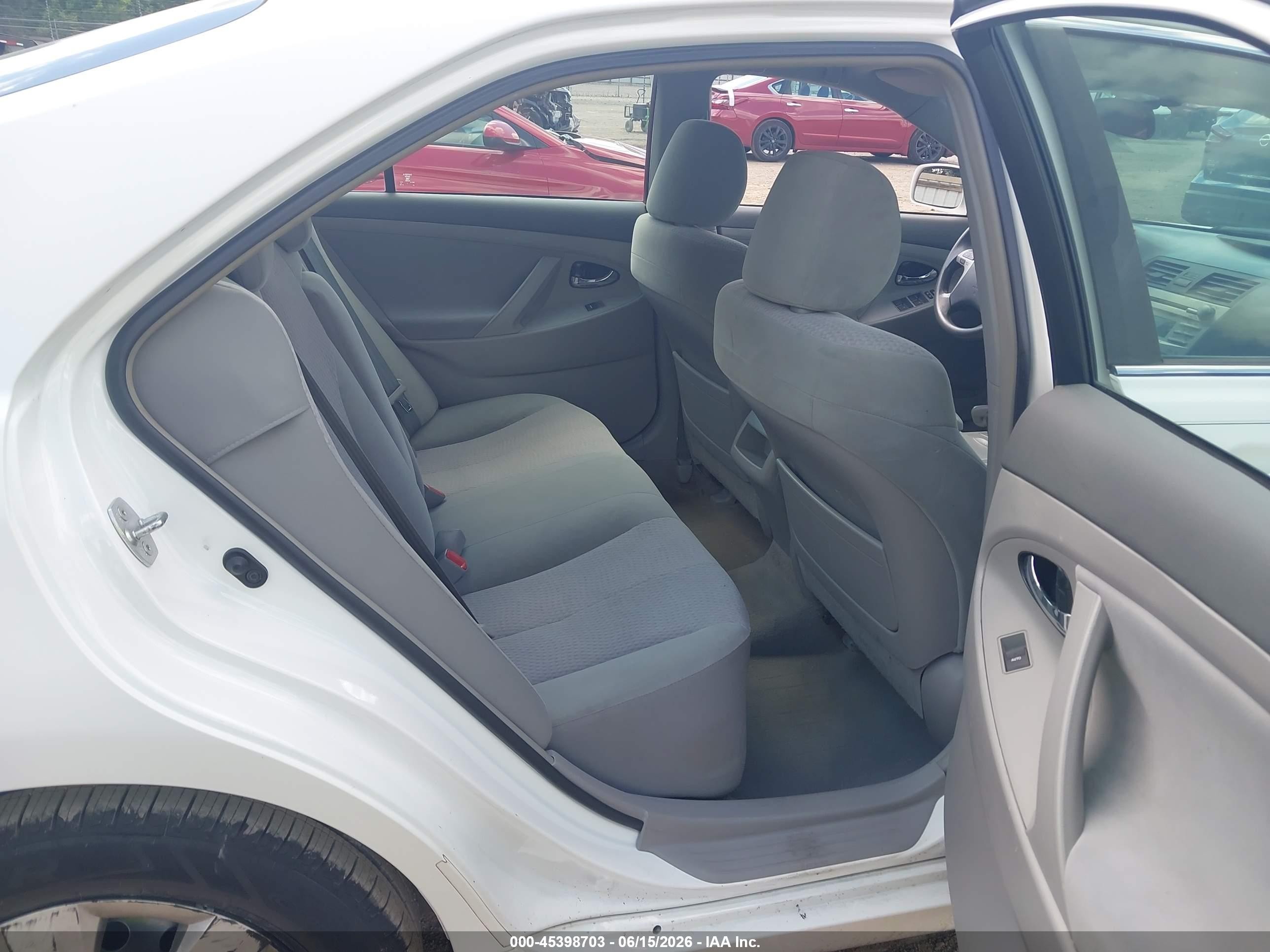 2011 Toyota Camry Le White vin: 4T1BF3EK8BU649247