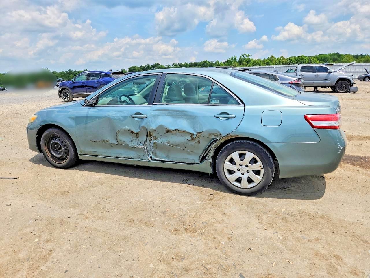 2011 Toyota Camry Le Green vin: 4T1BF3EK8BU649880