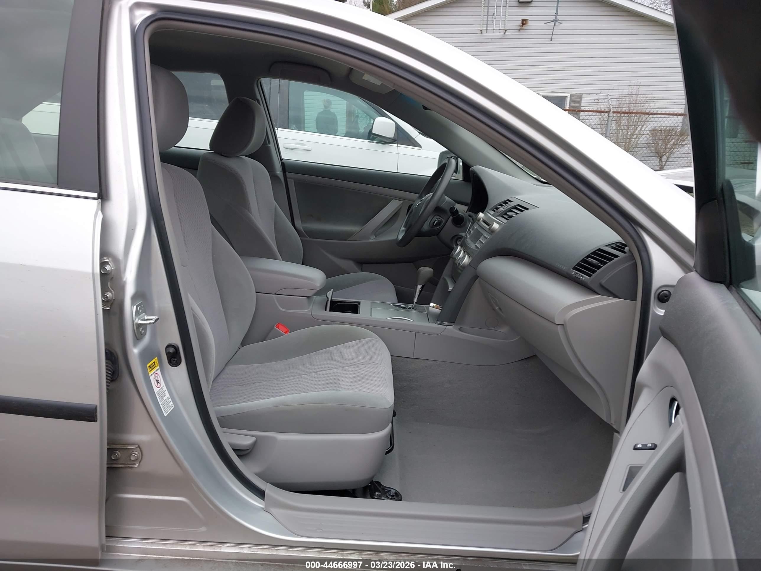 2011 Toyota Camry   Серебряный vin: 4T1BF3EK8BU652763