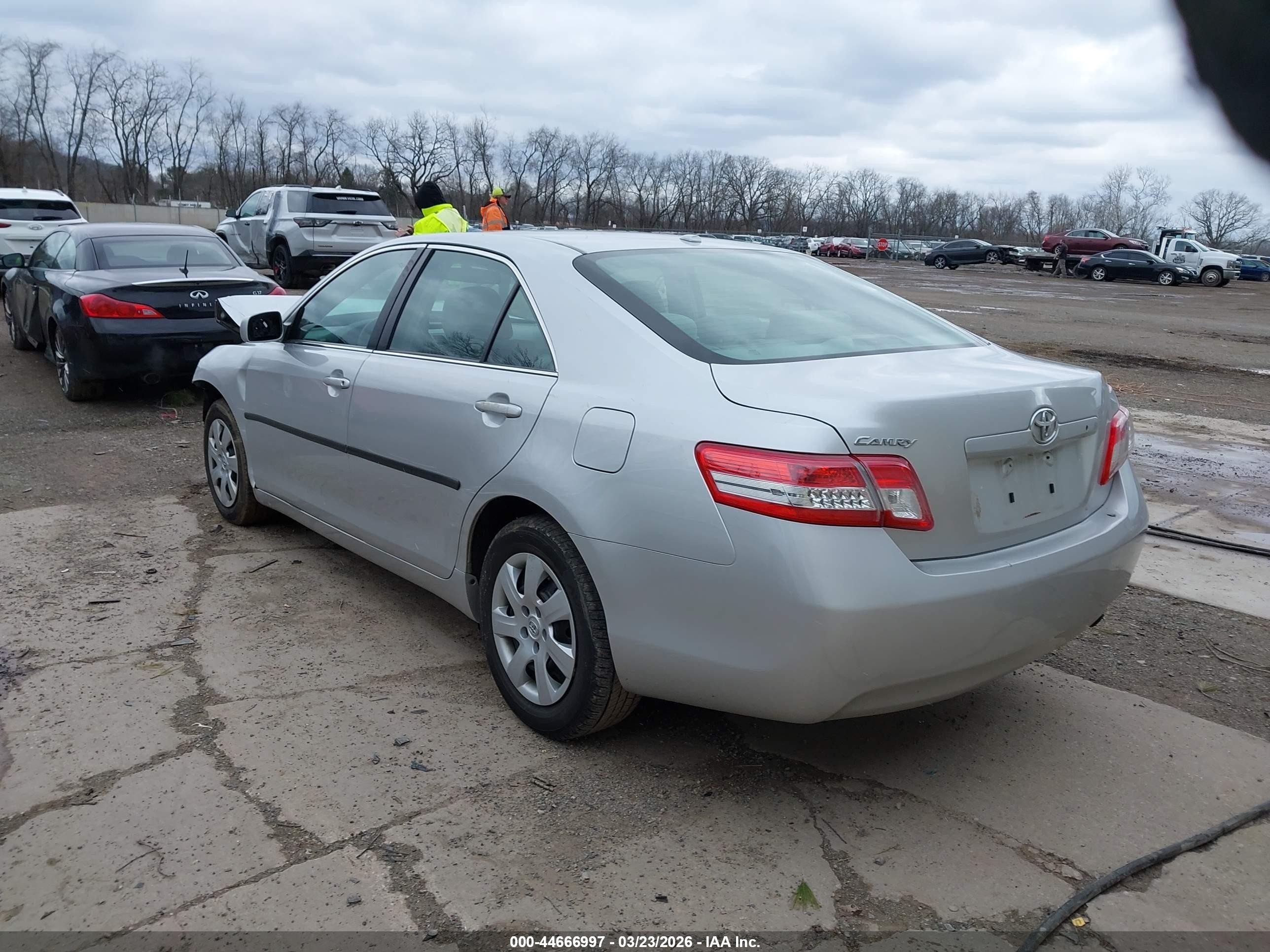 2011 Toyota Camry   Серебряный vin: 4T1BF3EK8BU652763