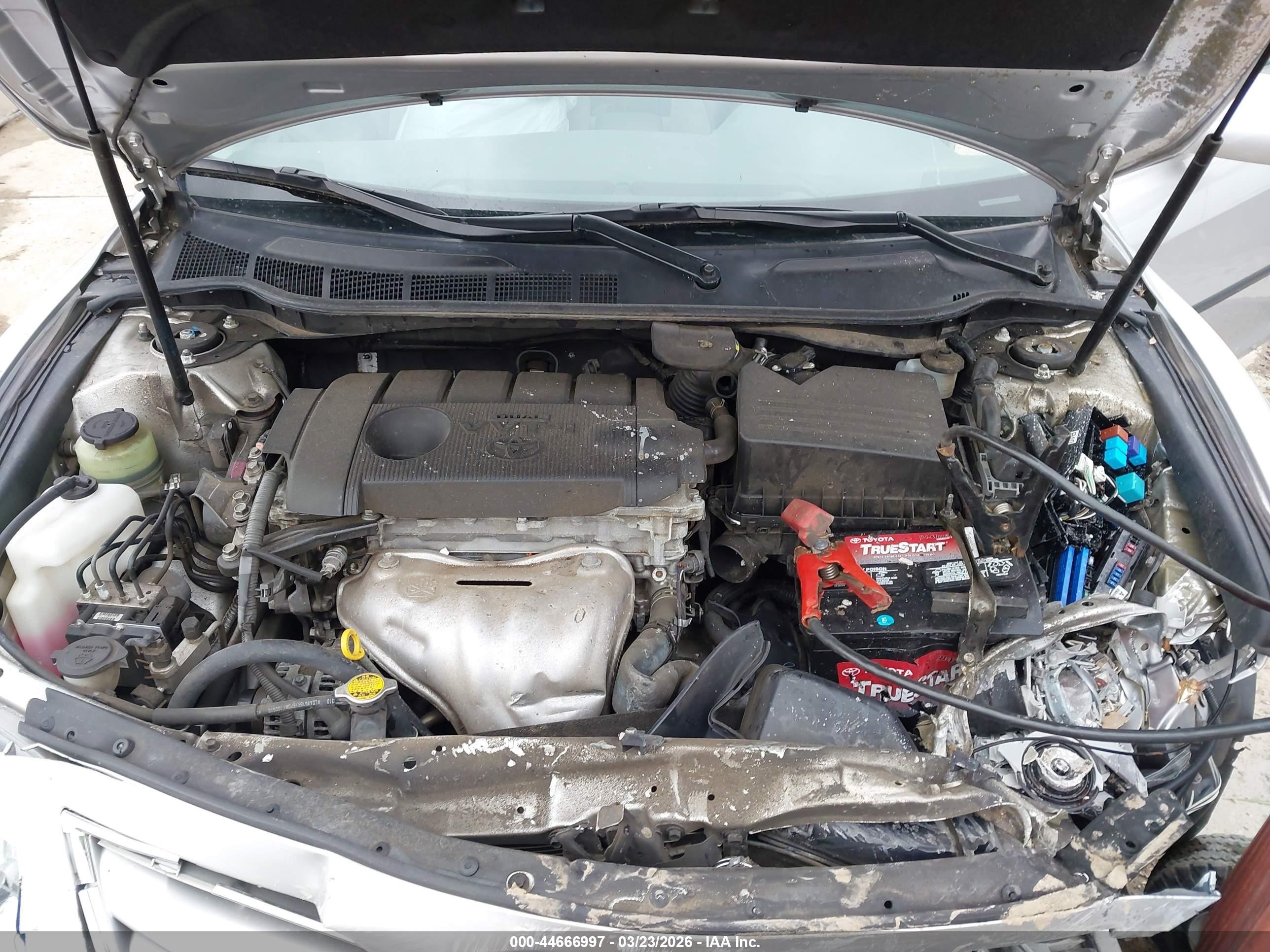 2011 Toyota Camry   Серебряный vin: 4T1BF3EK8BU652763