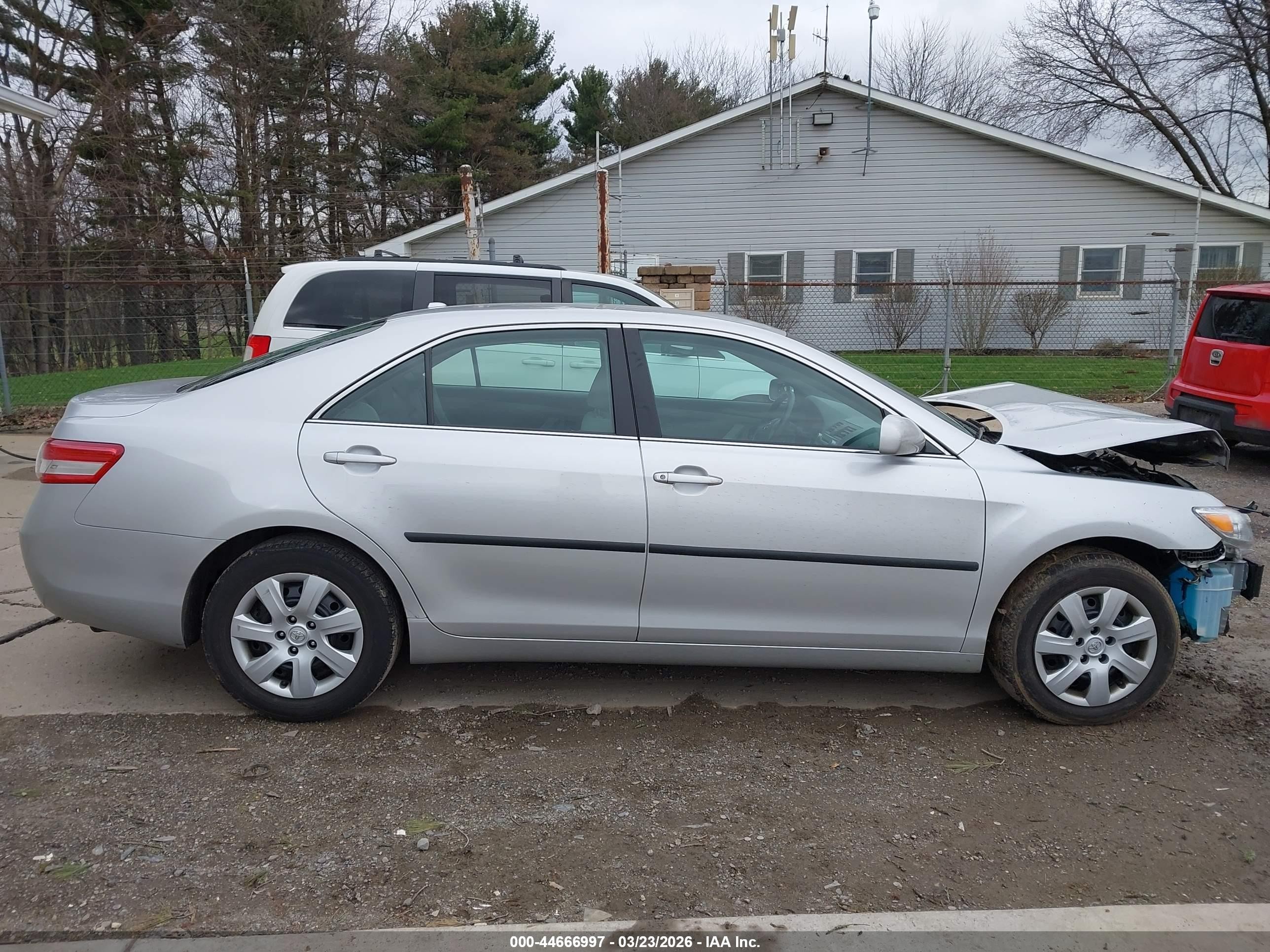 2011 Toyota Camry   Серебряный vin: 4T1BF3EK8BU652763