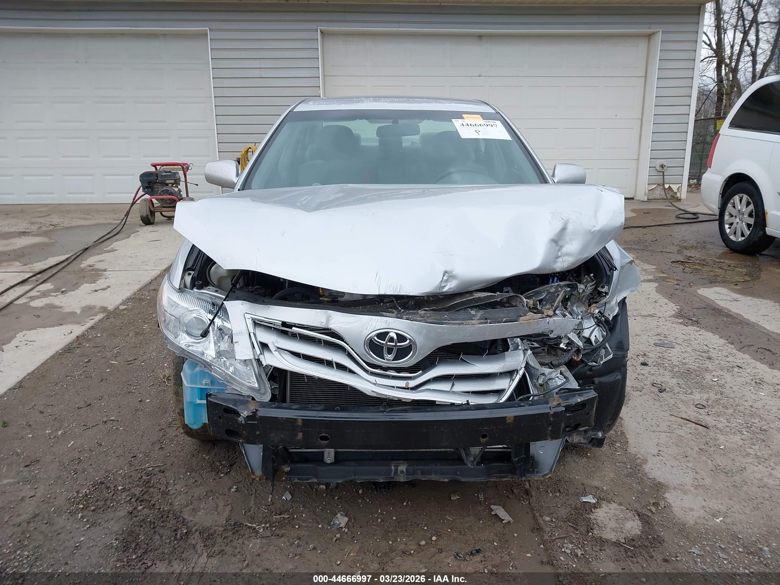 2011 Toyota Camry   Серебряный vin: 4T1BF3EK8BU652763
