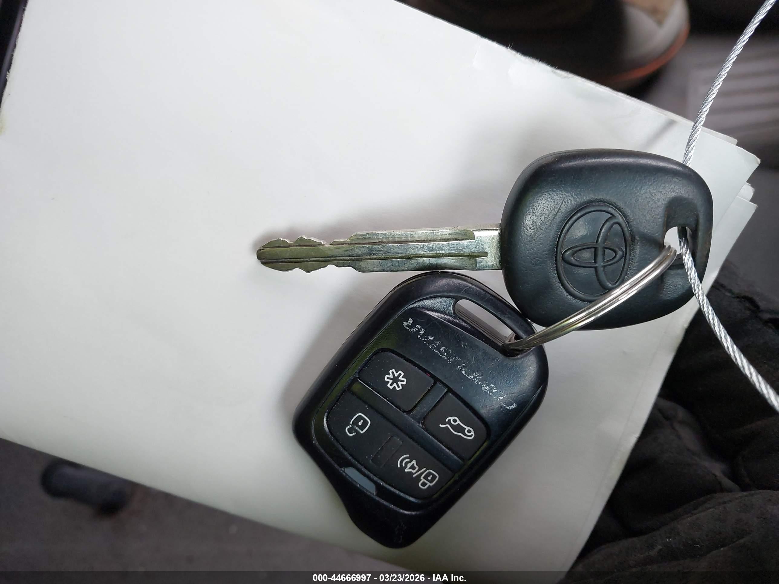 2011 Toyota Camry   Серебряный vin: 4T1BF3EK8BU652763