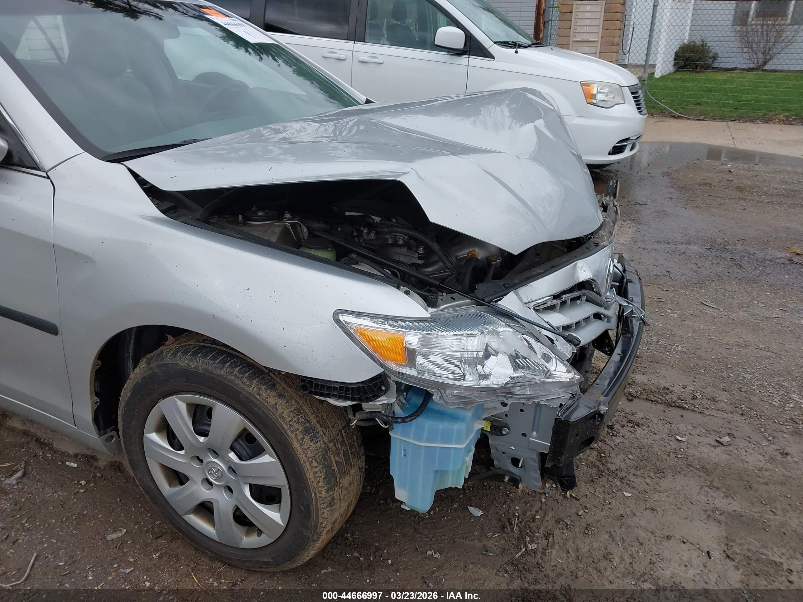2011 Toyota Camry   Серебряный vin: 4T1BF3EK8BU652763
