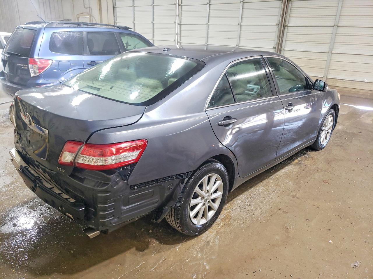 2011 Toyota Camry Xle Gray vin: 4T1BF3EK8BU663598