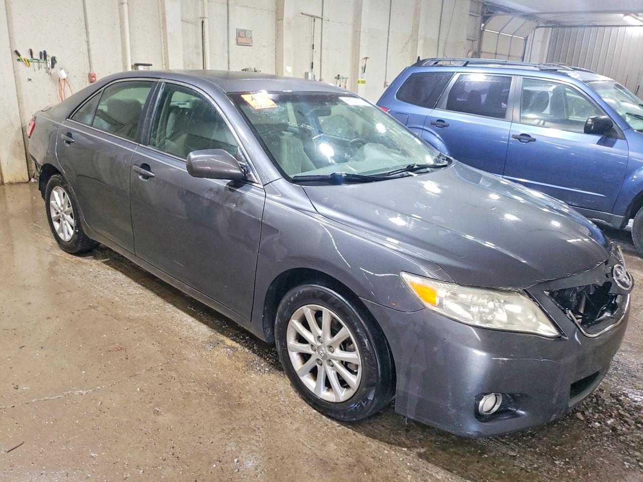 2011 Toyota Camry Xle Gray vin: 4T1BF3EK8BU663598