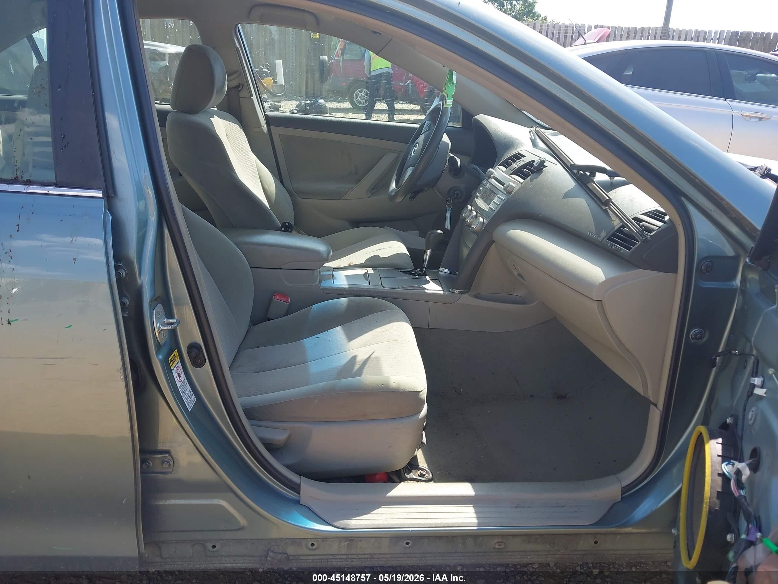 2011 Toyota Camry Le Green vin: 4T1BF3EK8BU663665