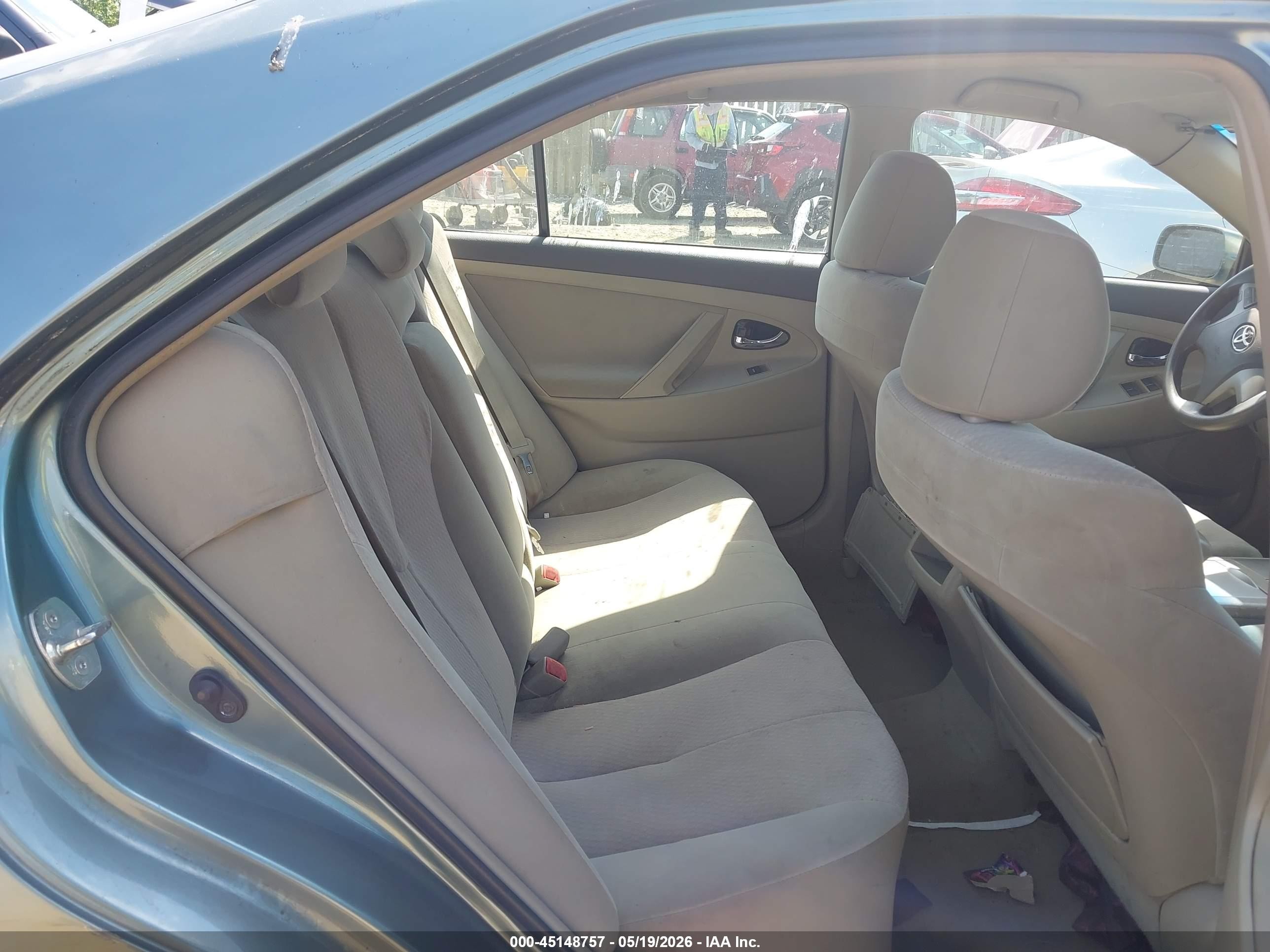 2011 Toyota Camry Le Green vin: 4T1BF3EK8BU663665