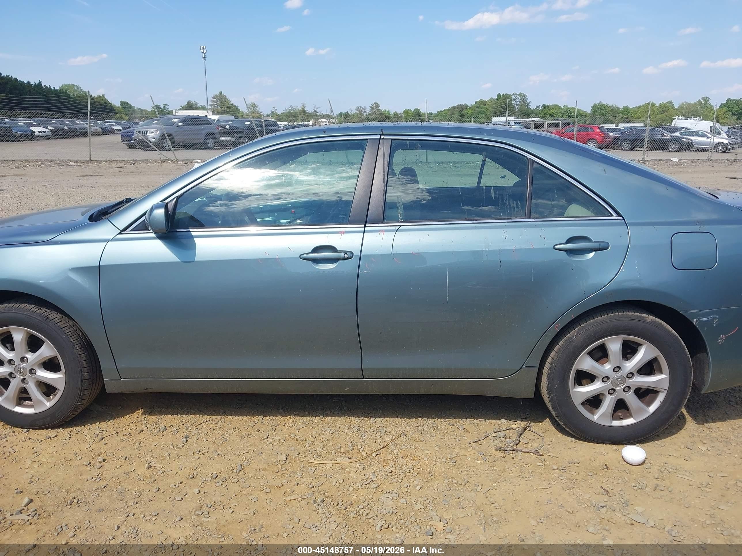 2011 Toyota Camry Le Green vin: 4T1BF3EK8BU663665