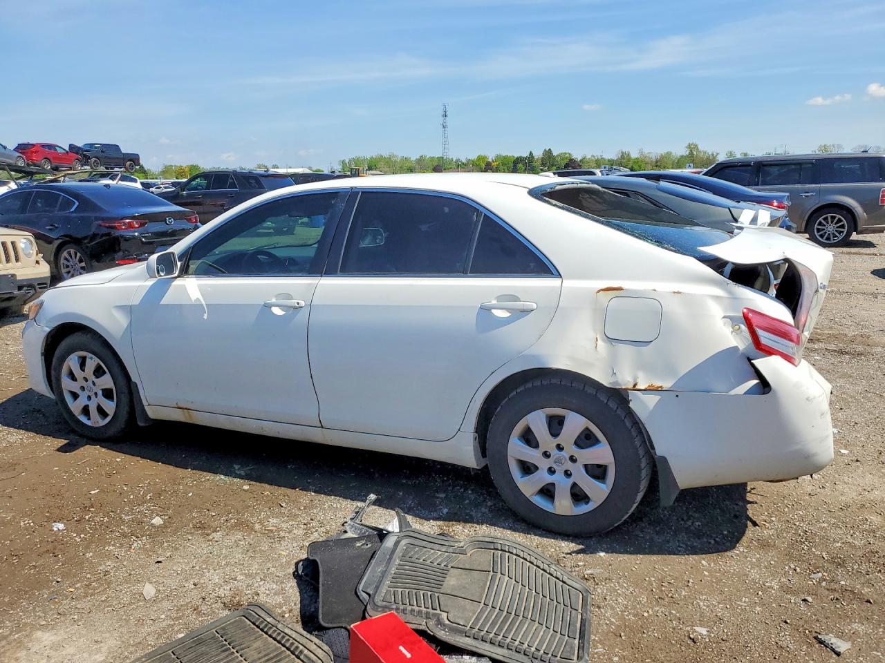 2011 Toyota Camry Base White vin: 4T1BF3EK8BU665111