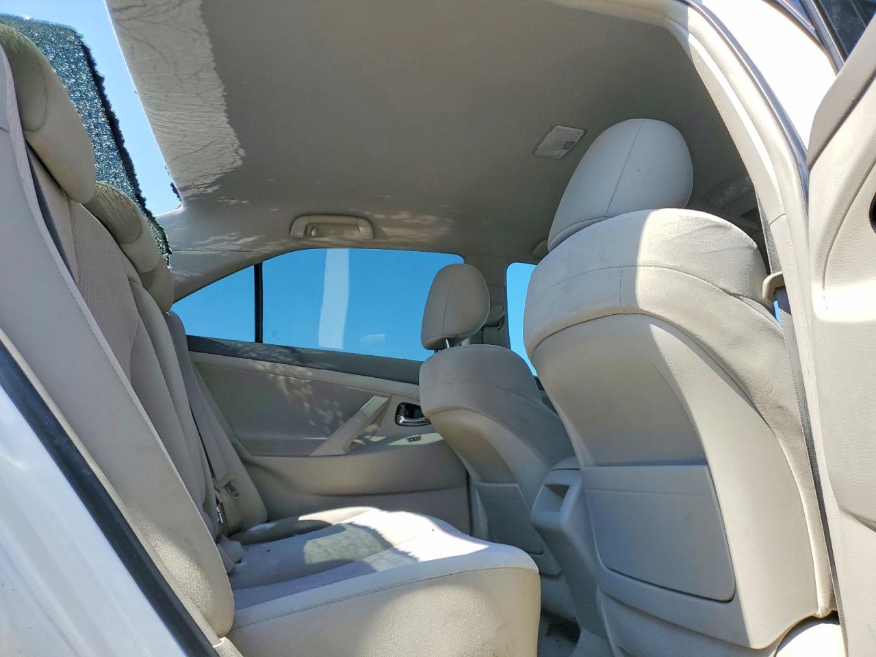 2011 Toyota Camry Base White vin: 4T1BF3EK8BU665111