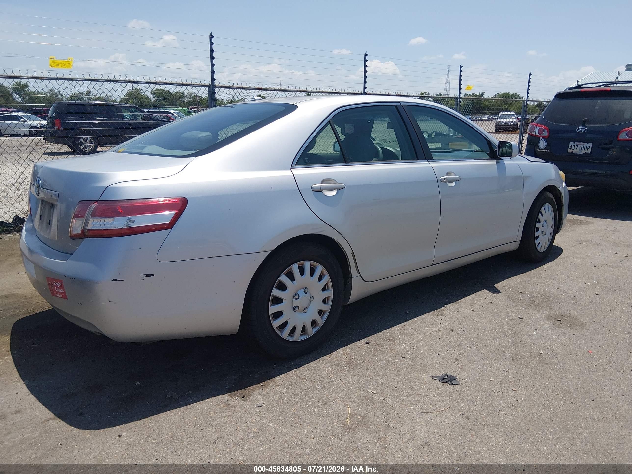 2011 Toyota Camry   Серебряный vin: 4T1BF3EK8BU690980