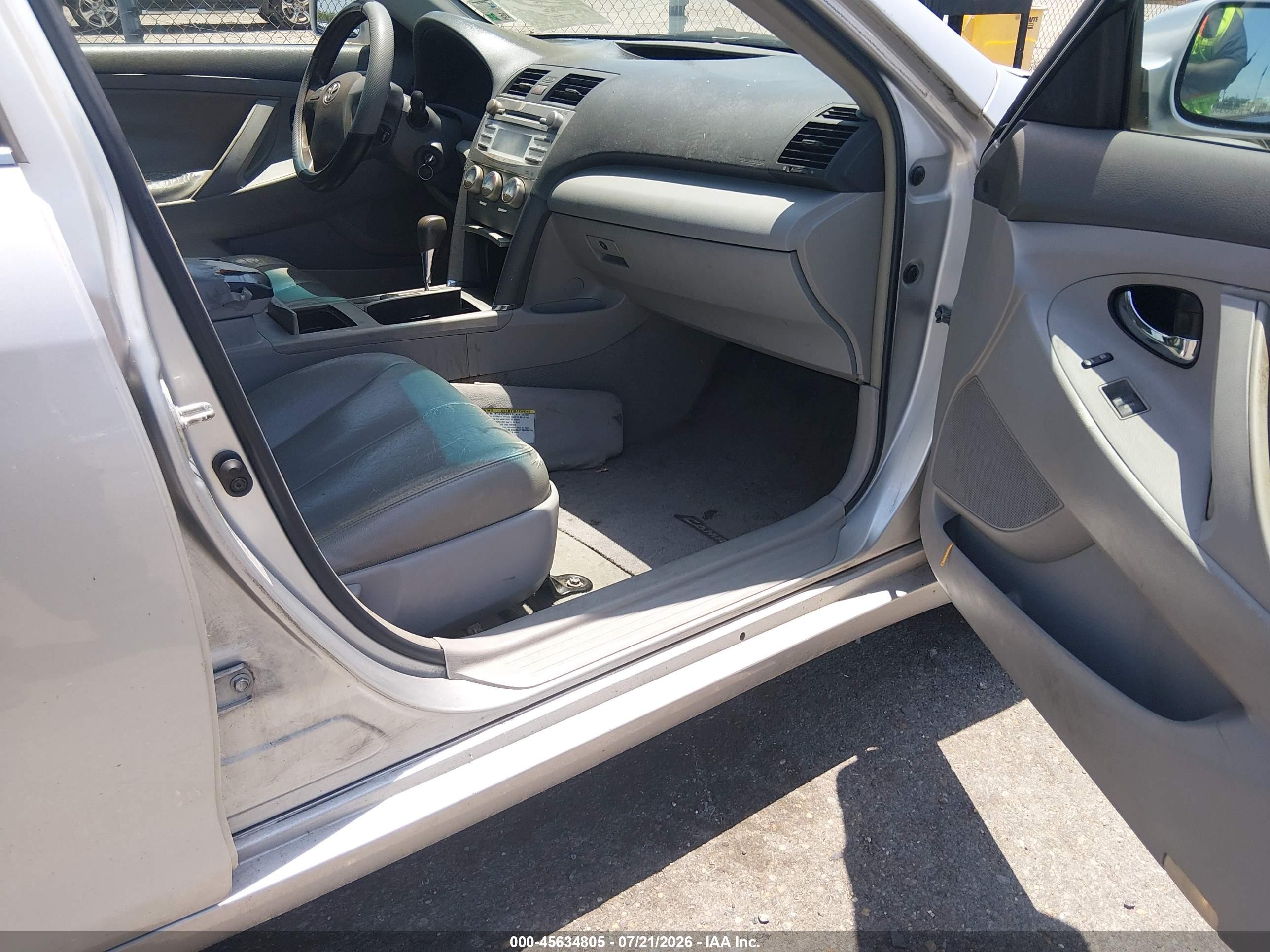 2011 Toyota Camry   Серебряный vin: 4T1BF3EK8BU690980