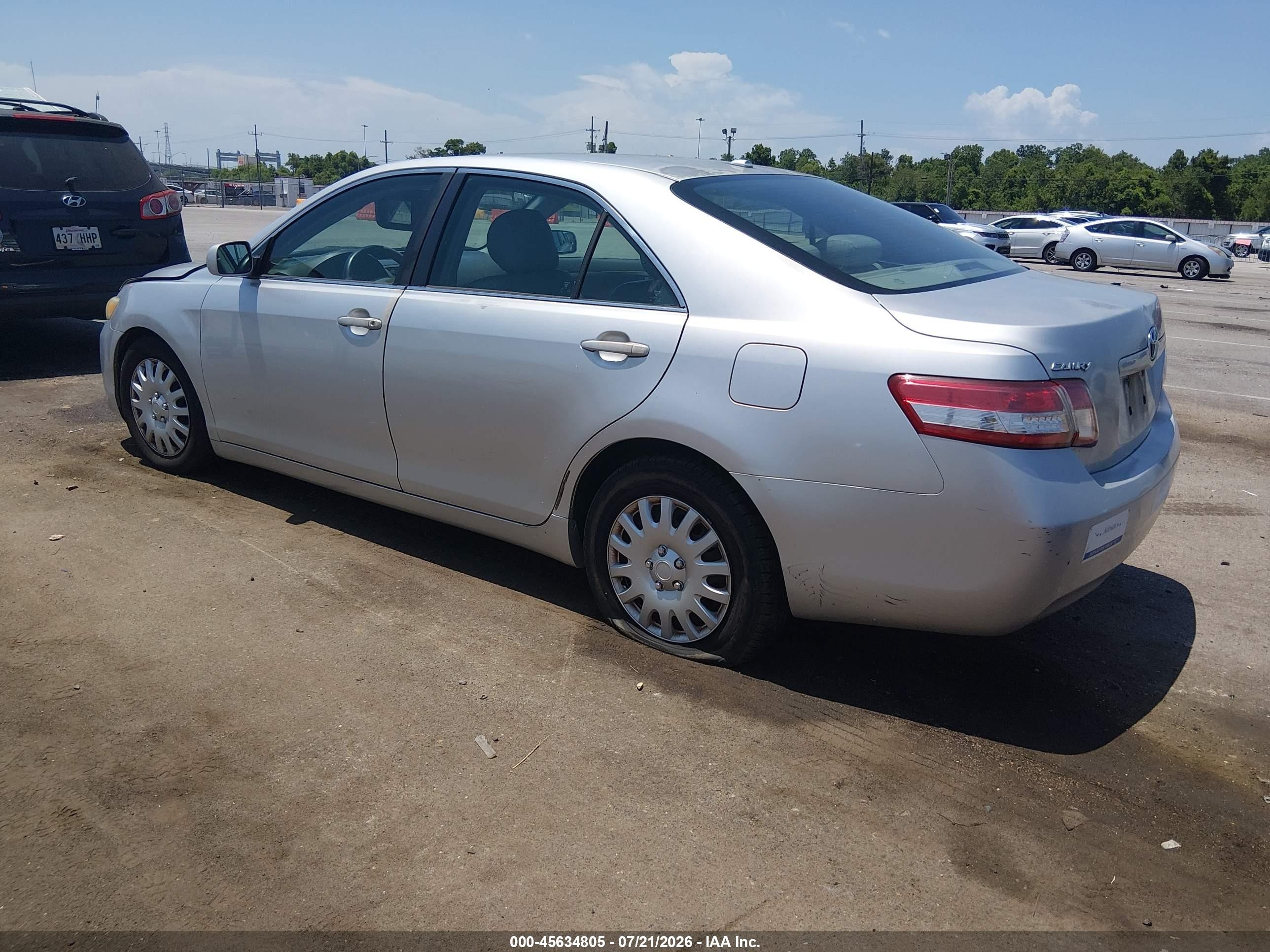 2011 Toyota Camry   Серебряный vin: 4T1BF3EK8BU690980