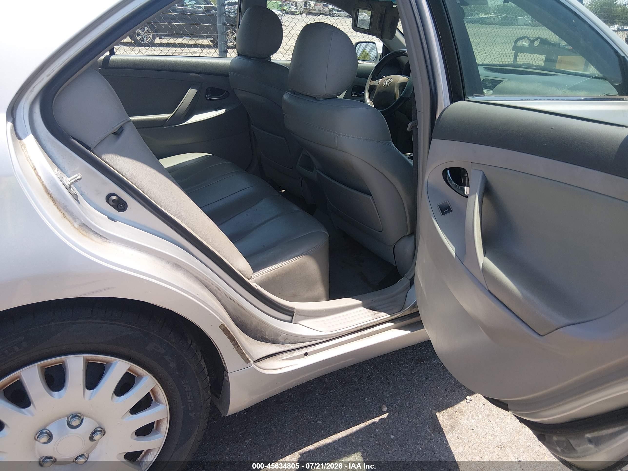 2011 Toyota Camry   Серебряный vin: 4T1BF3EK8BU690980