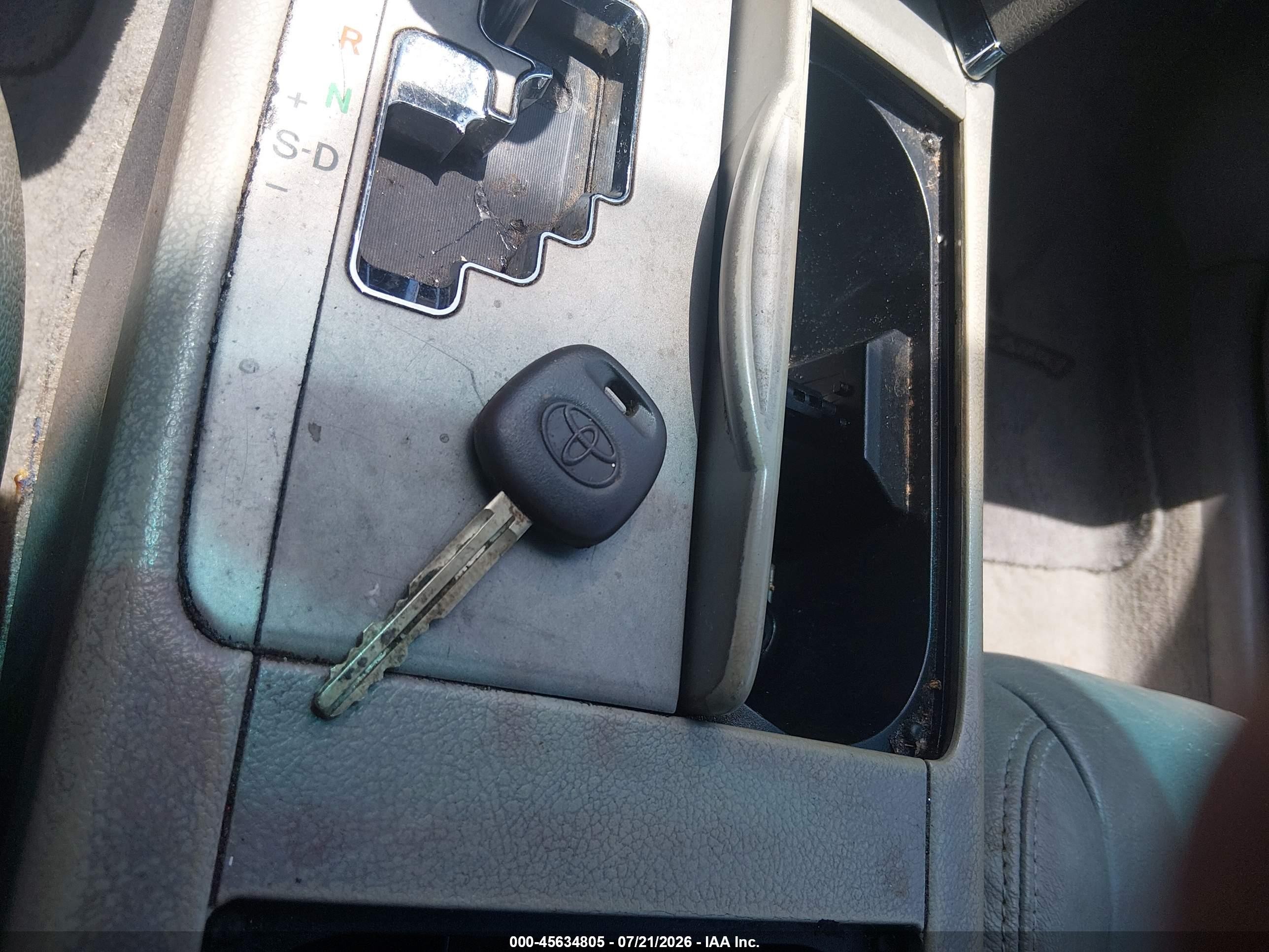 2011 Toyota Camry   Серебряный vin: 4T1BF3EK8BU690980