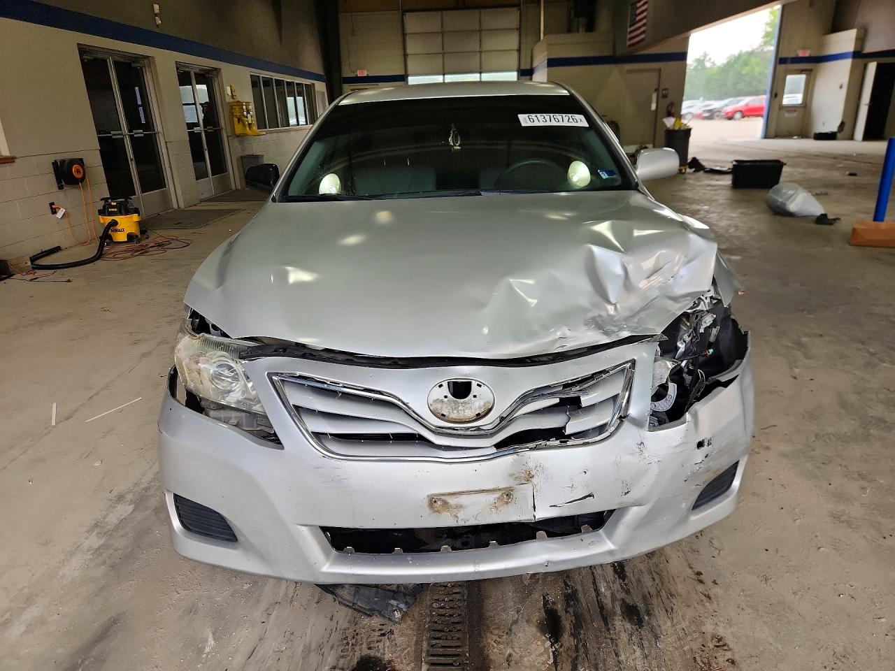 2011 Toyota Camry Le Gray vin: 4T1BF3EK8BU693863