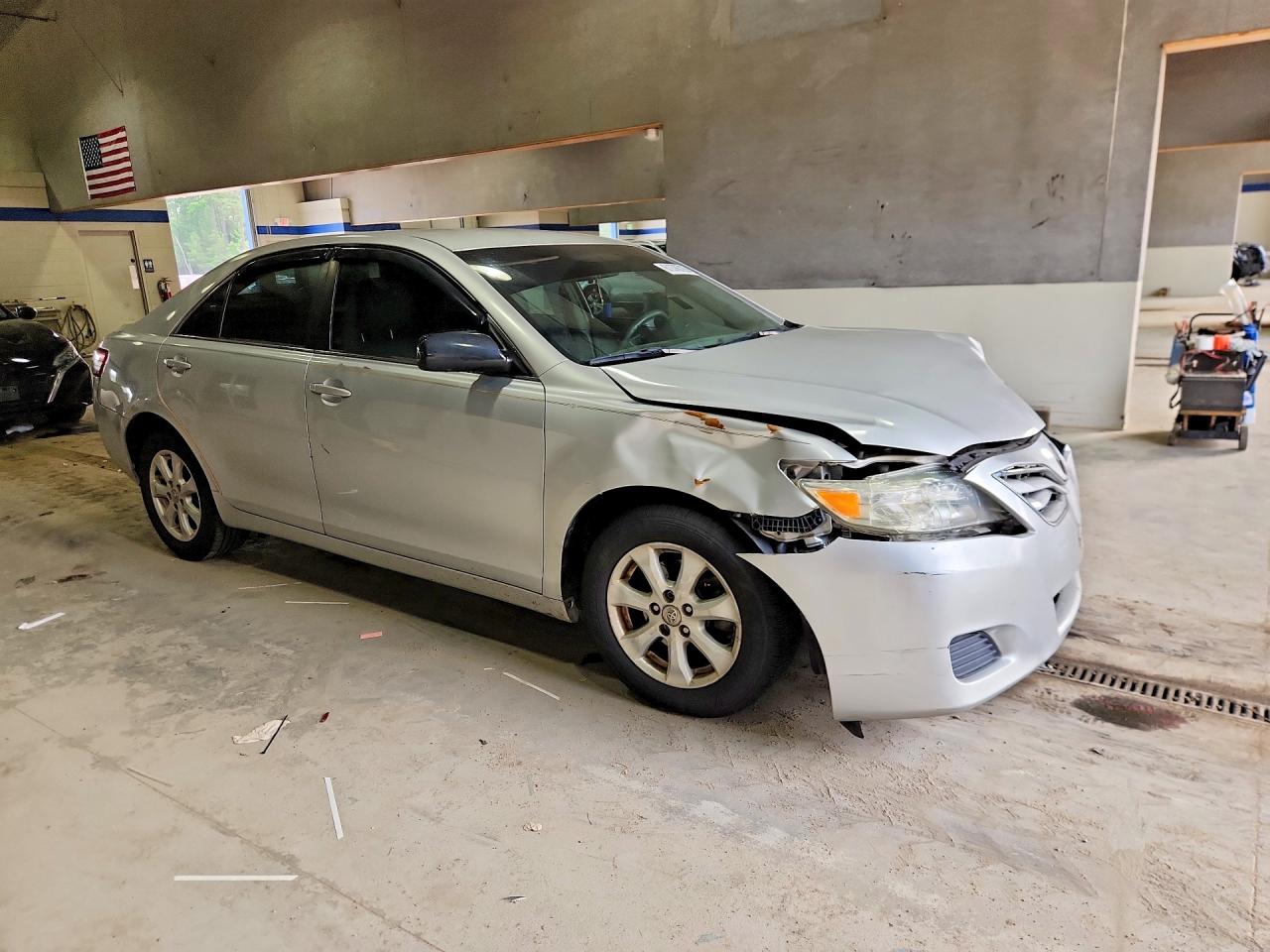 2011 Toyota Camry Le Gray vin: 4T1BF3EK8BU693863