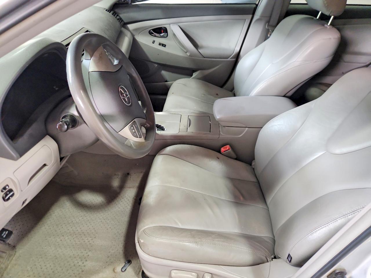 2011 Toyota Camry Le Gray vin: 4T1BF3EK8BU693863