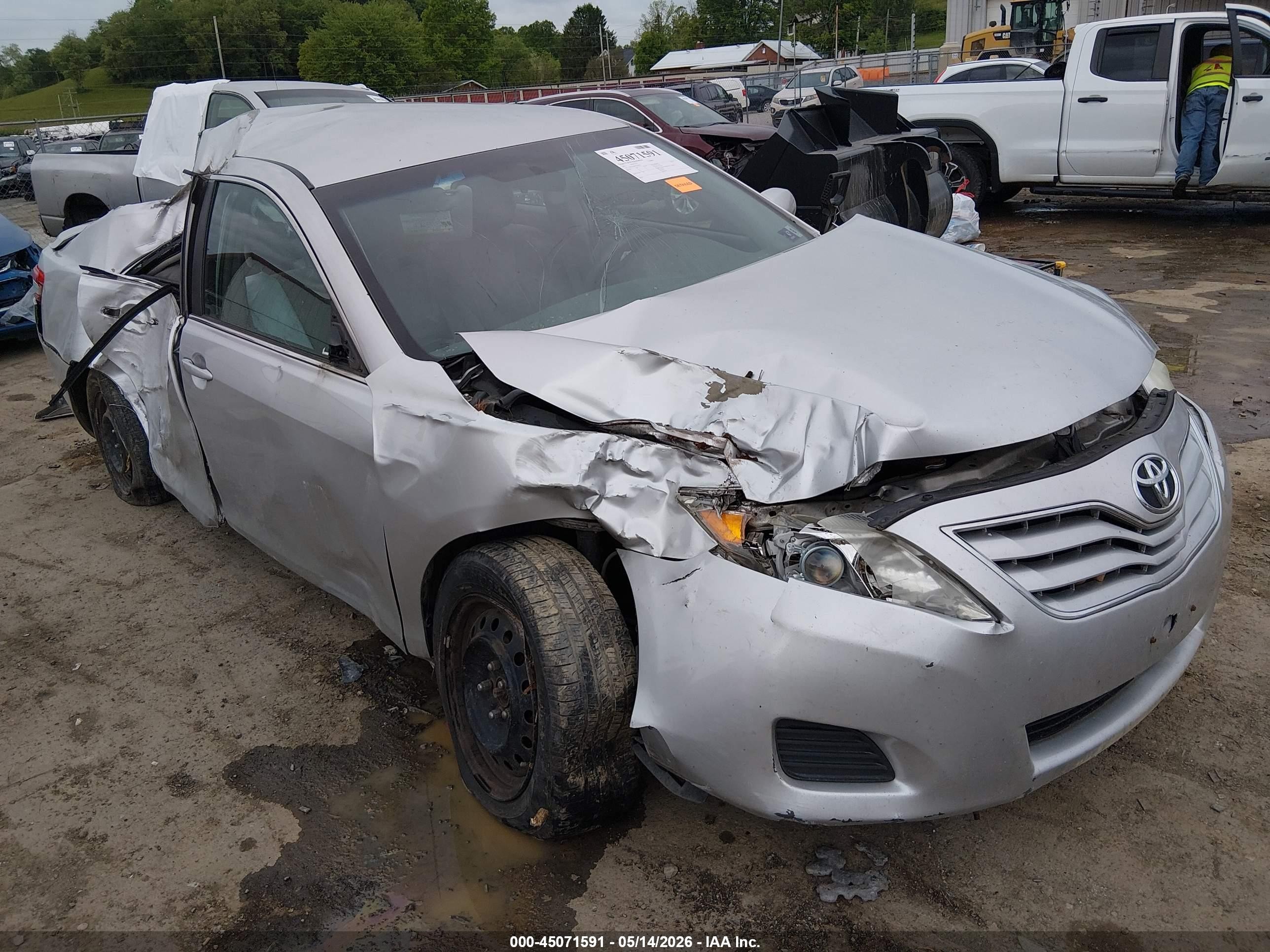 2011 Toyota Camry Le Серебряный vin: 4T1BF3EK8BU696410