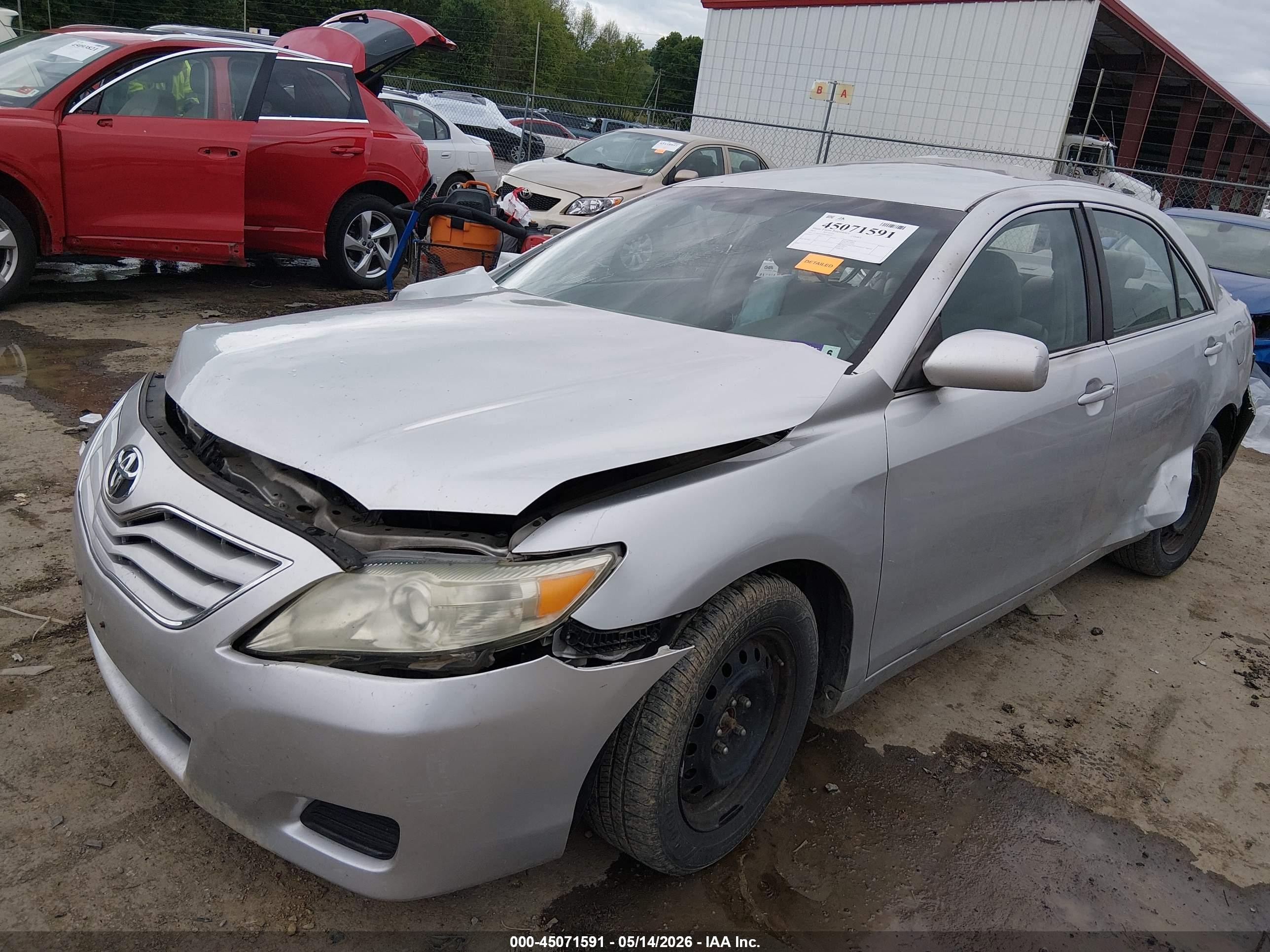 2011 Toyota Camry Le Silver vin: 4T1BF3EK8BU696410
